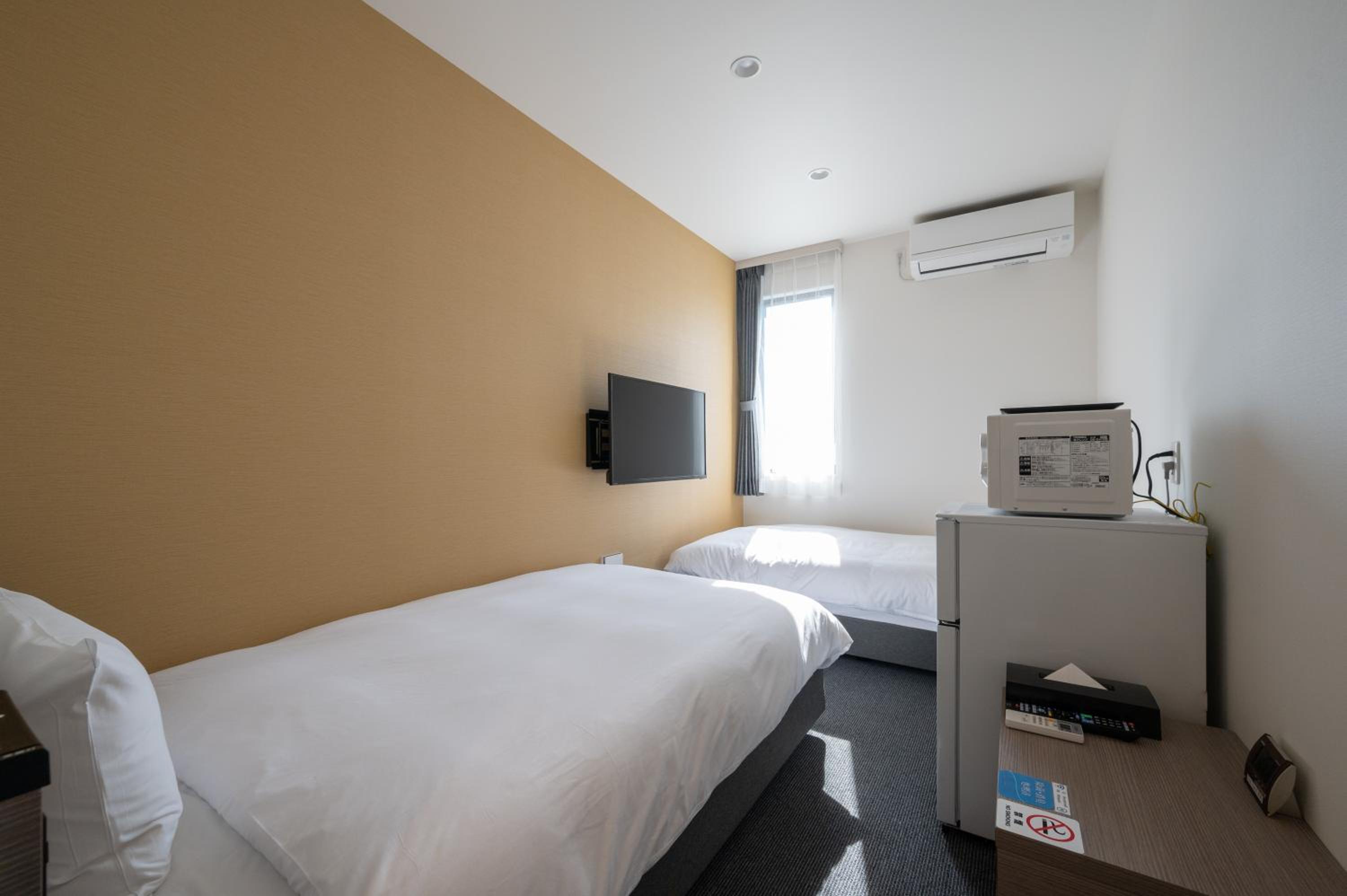 Standard Twin Room - Photo 1