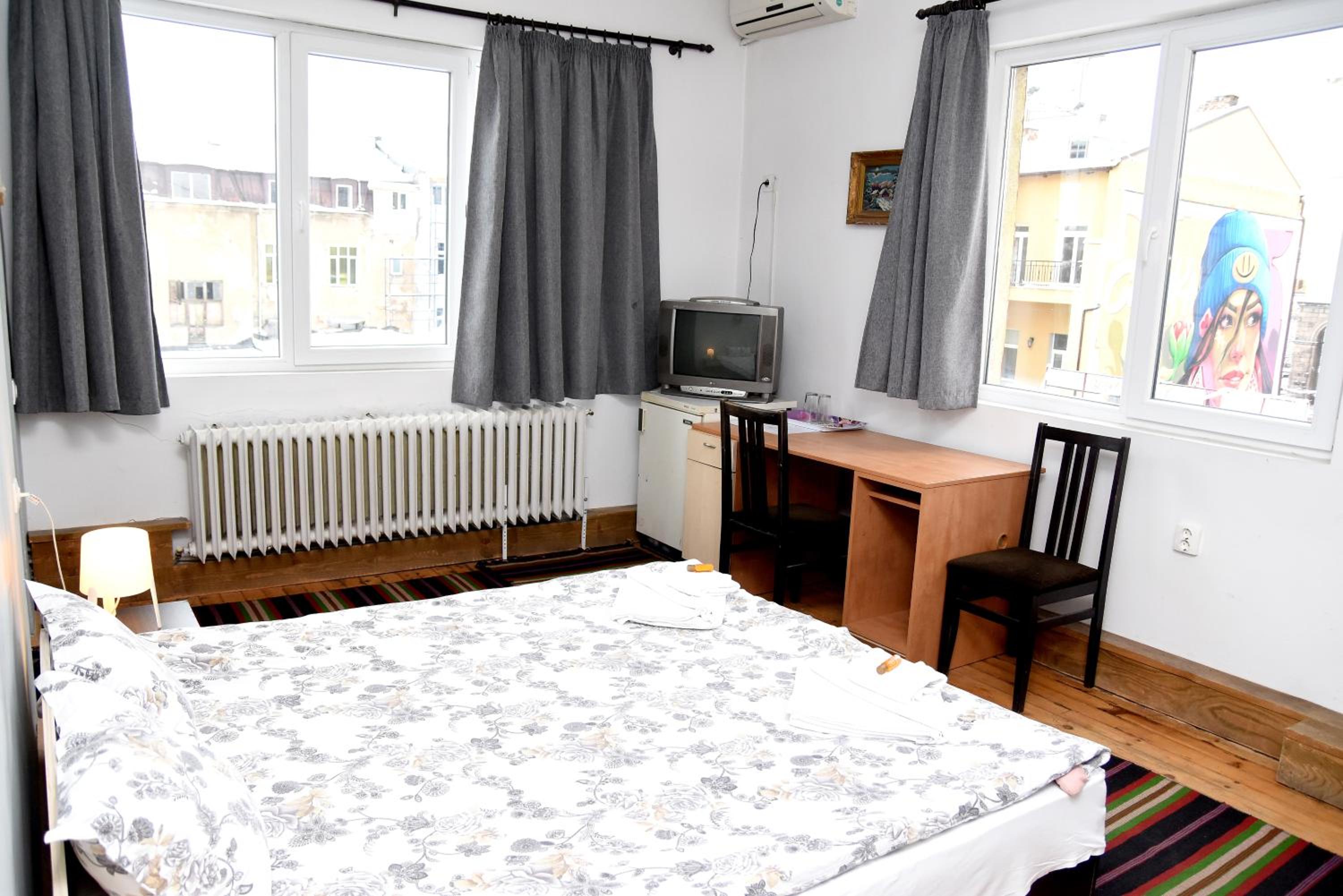 Deluxe King Room - Photo 15