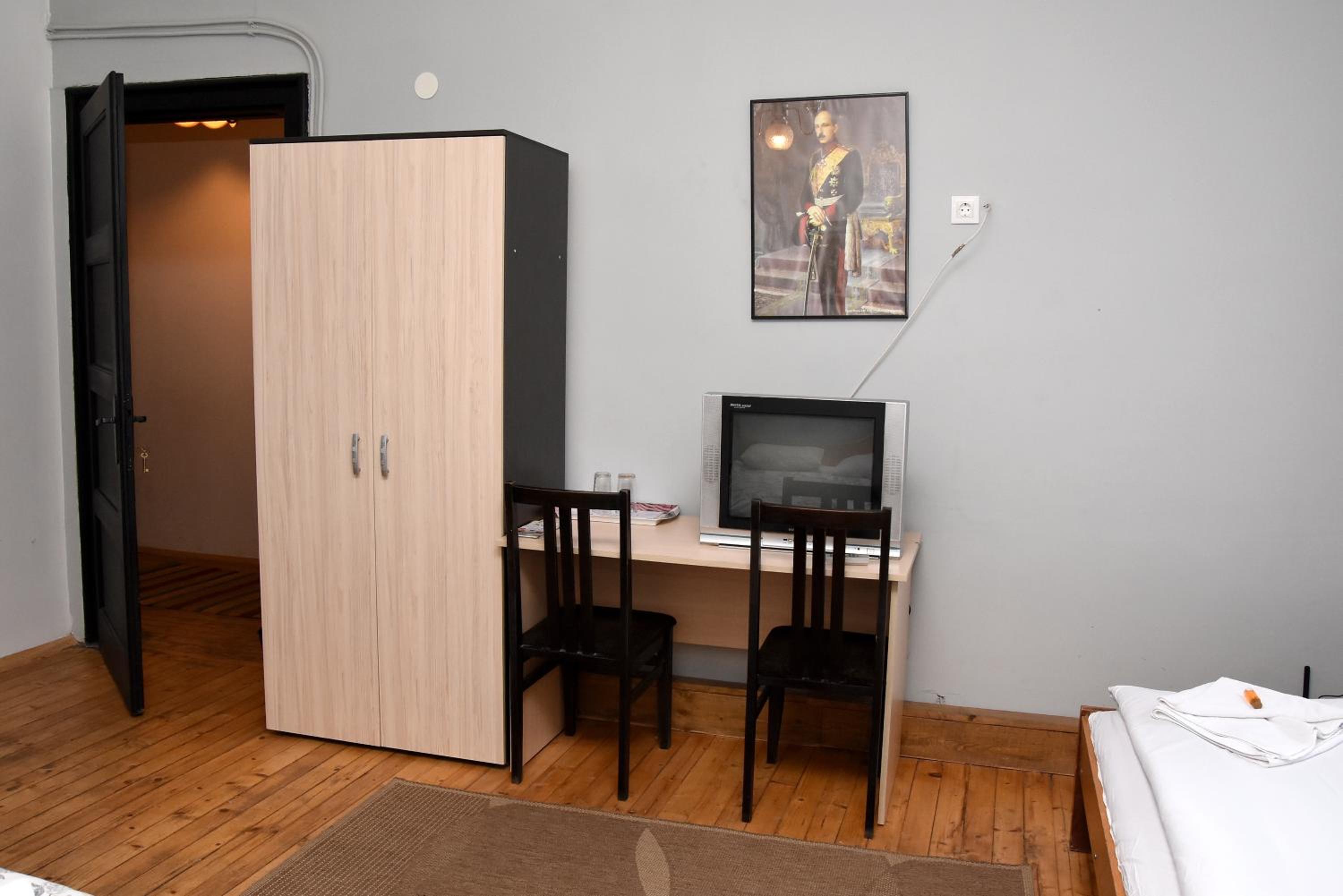 Deluxe Double Room with Private Bathroom - Photo 2