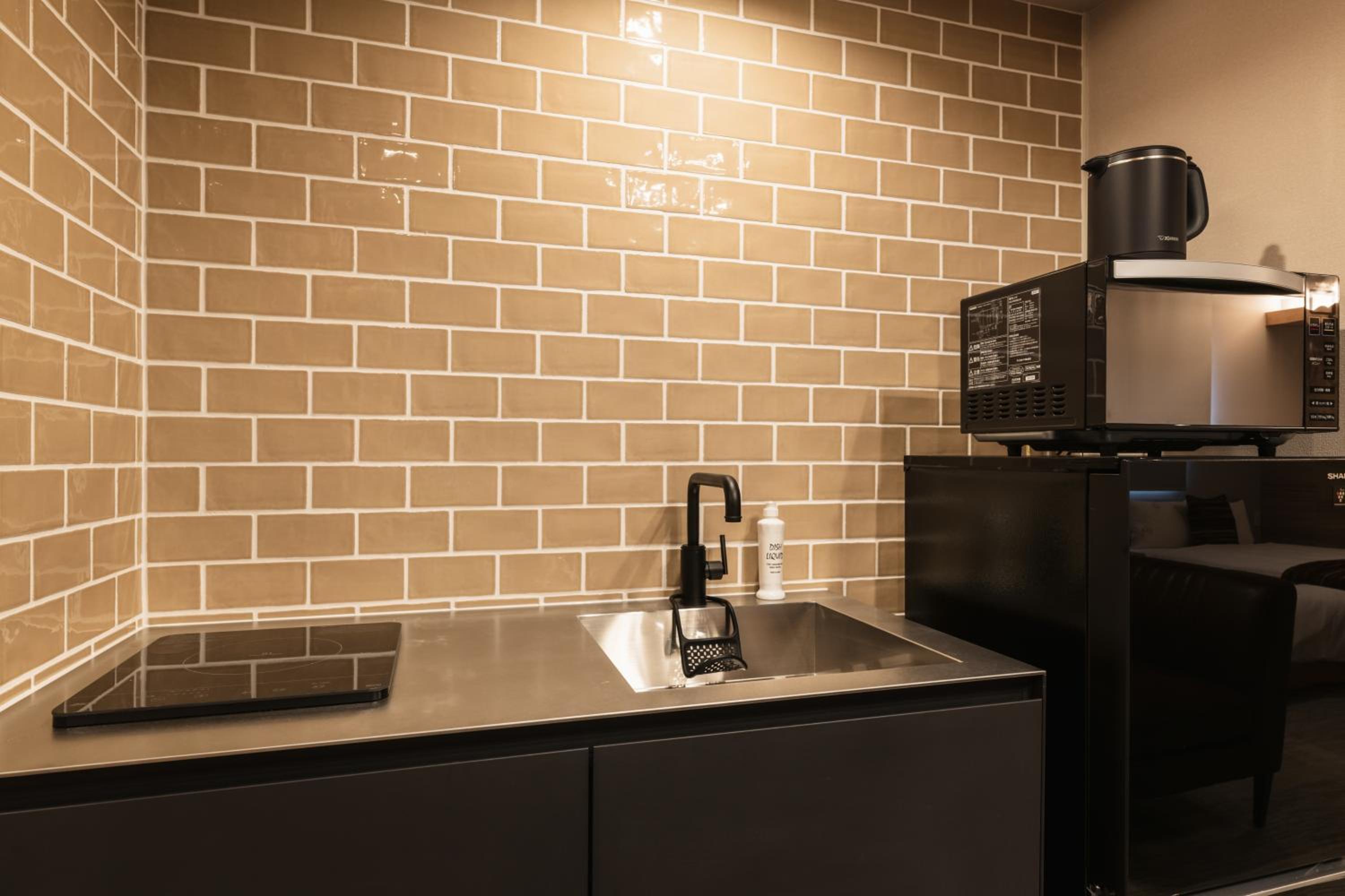 Standard Suite - Photo 18