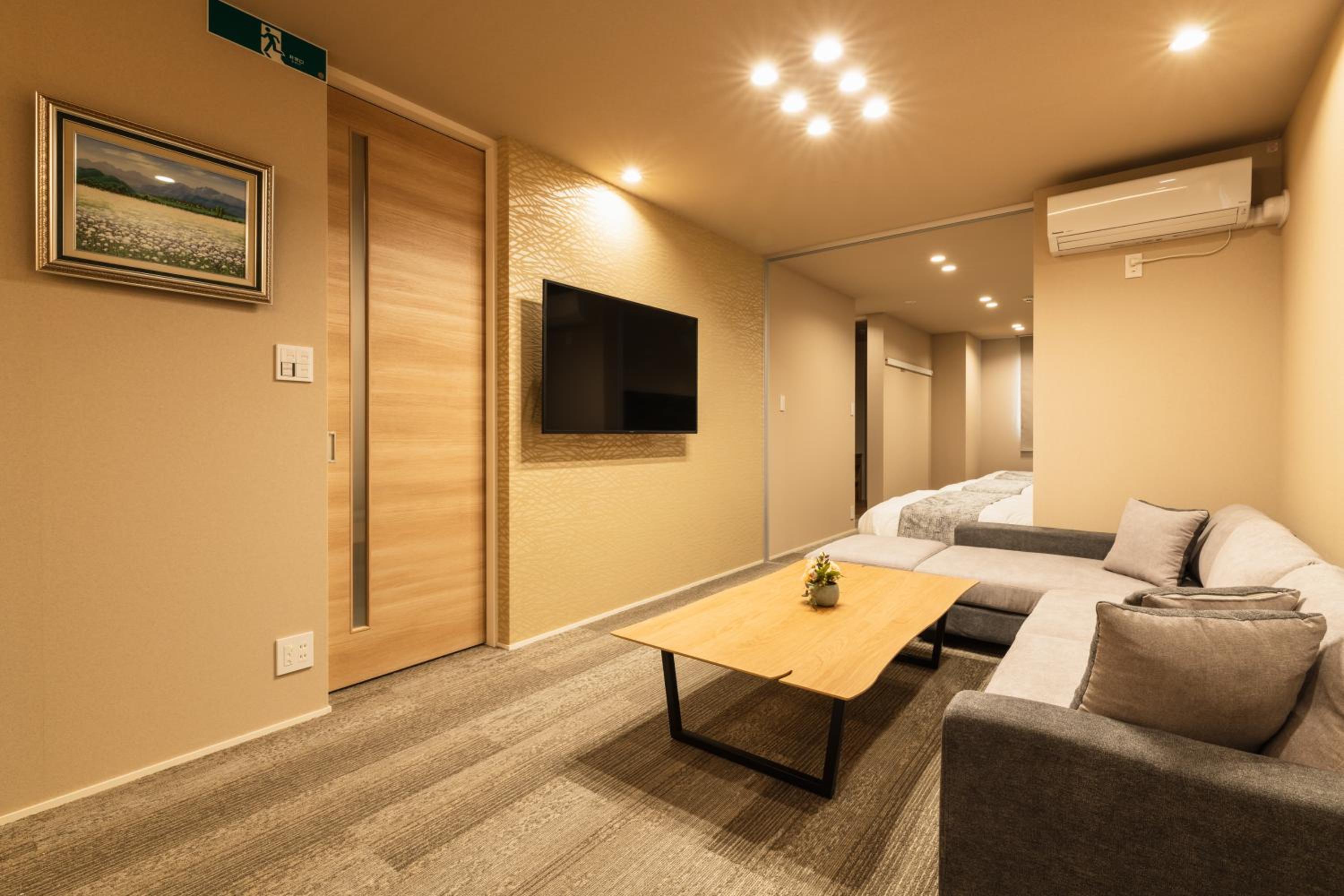 Superior Suite - Photo 20