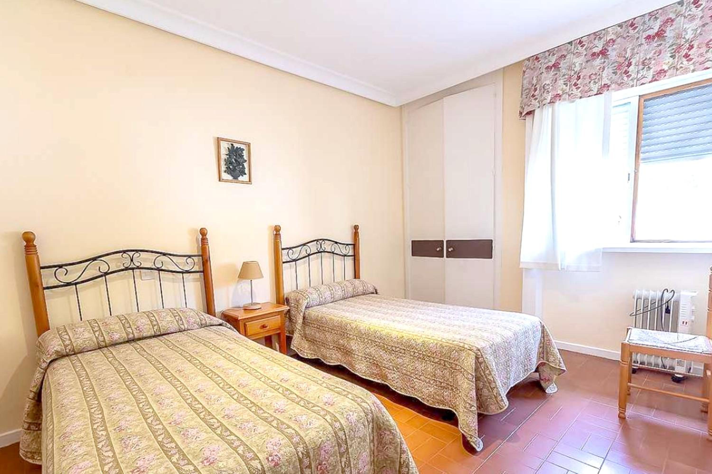 Five-Bedroom Villa photo 2