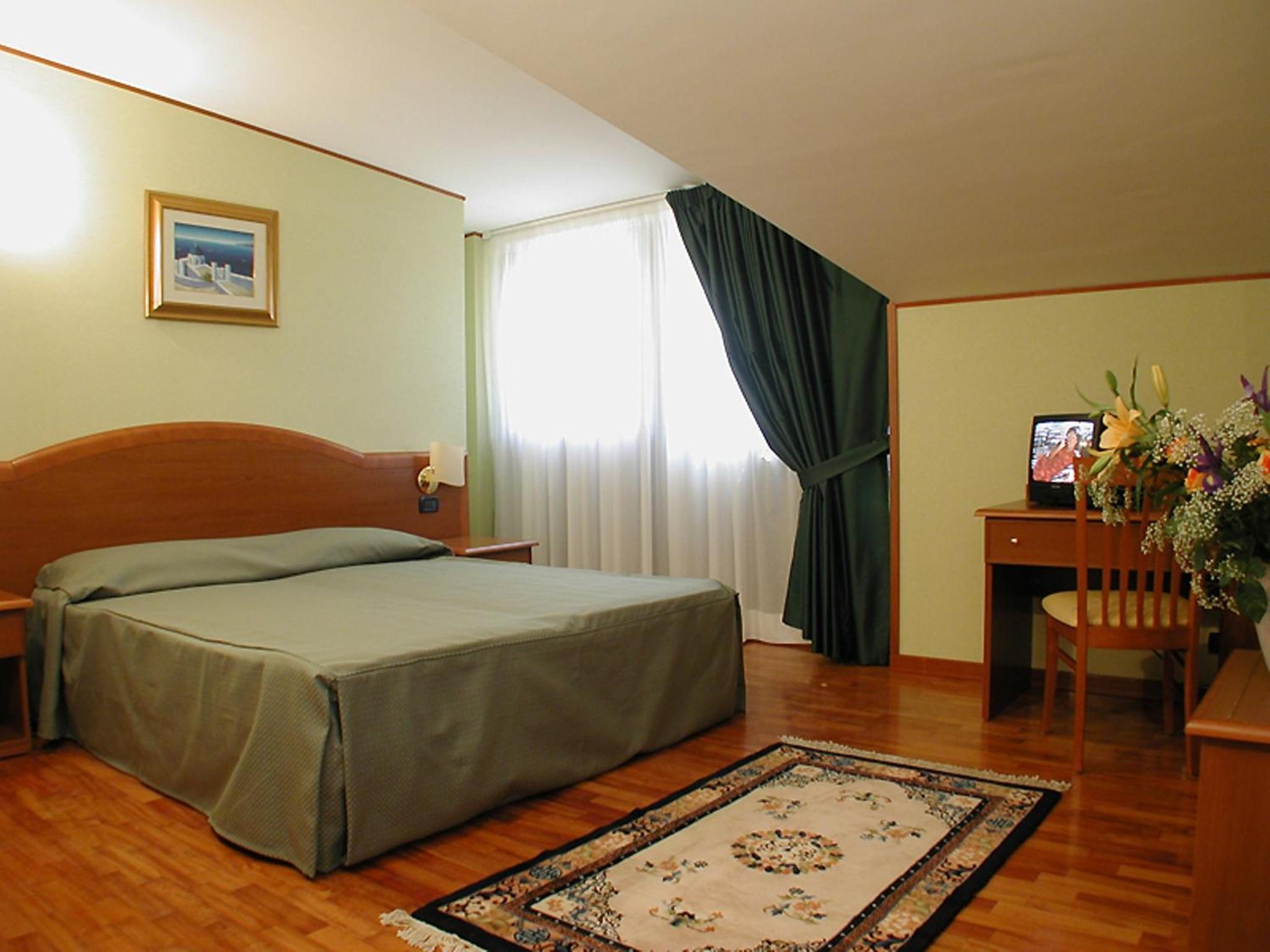 Double or Twin Room - Photo 2