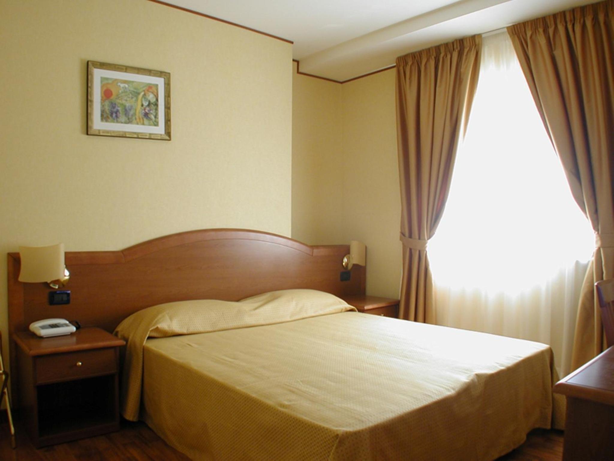 Double or Twin Room - Photo 3