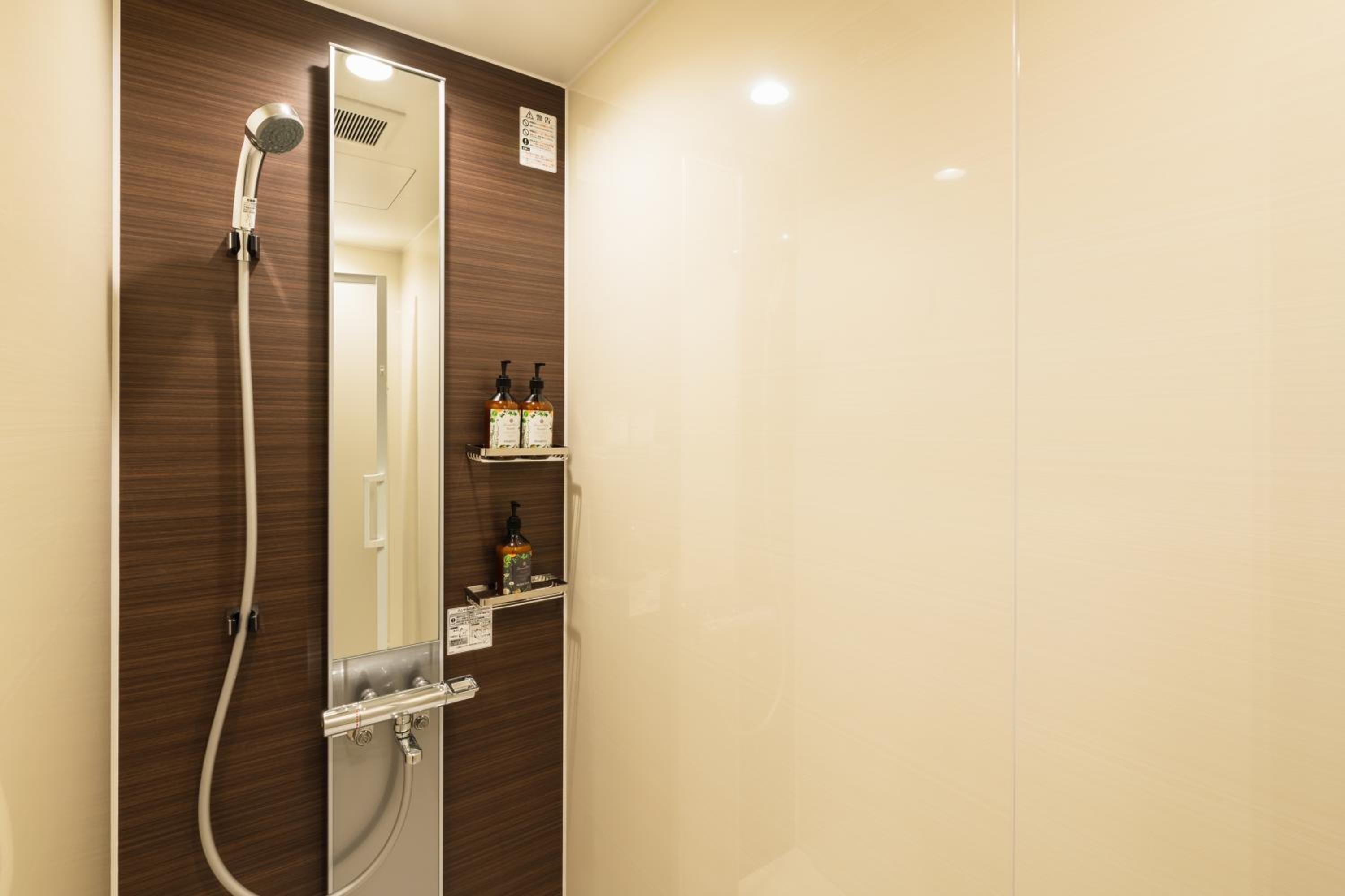 Standard Twin Room - Photo 17