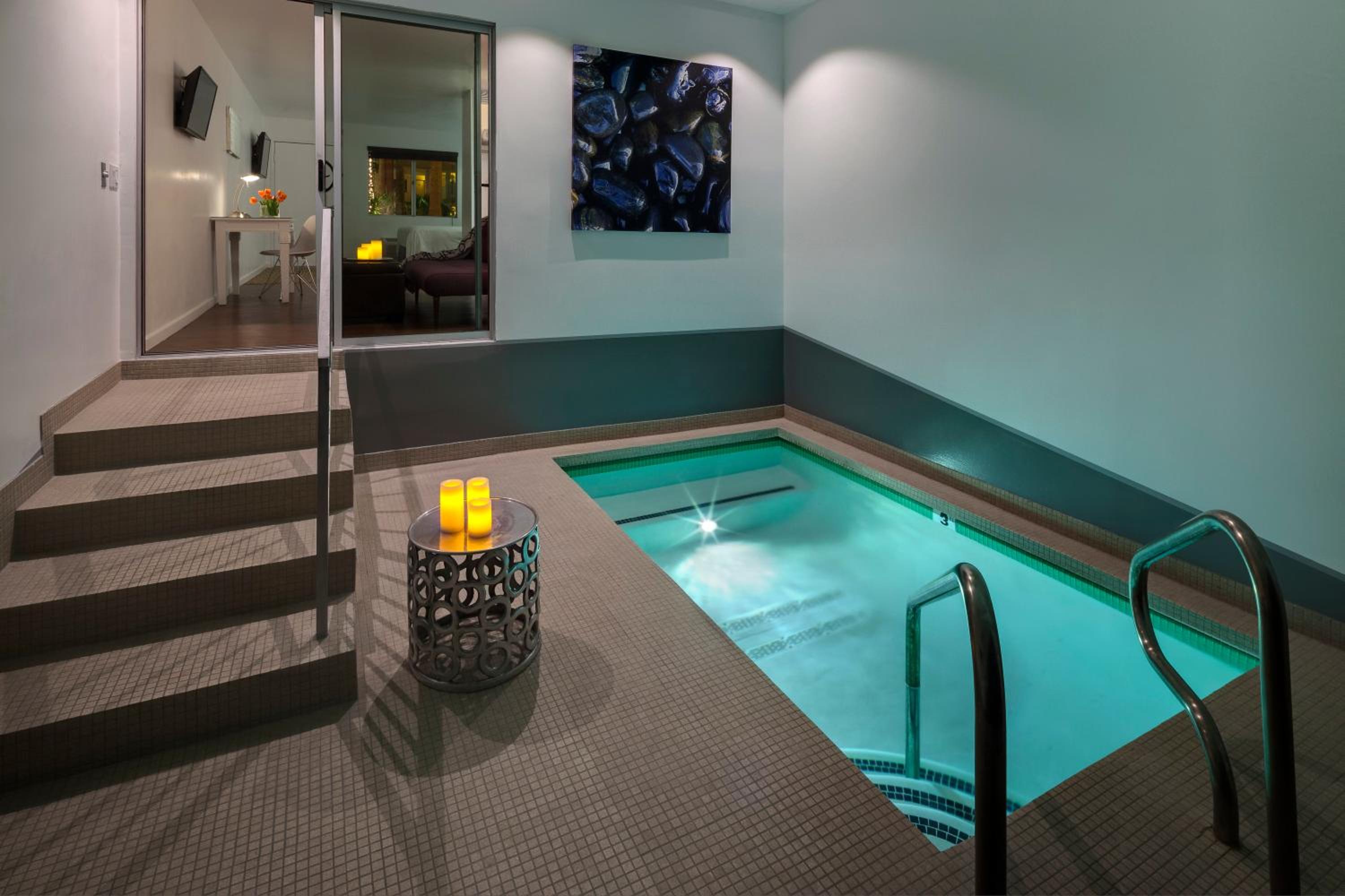 Premium Suite with Private Pool - Photo 17