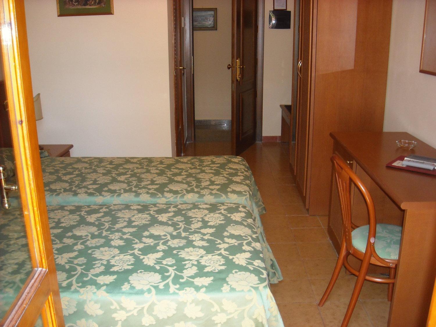 Double or Twin Room - Photo 2