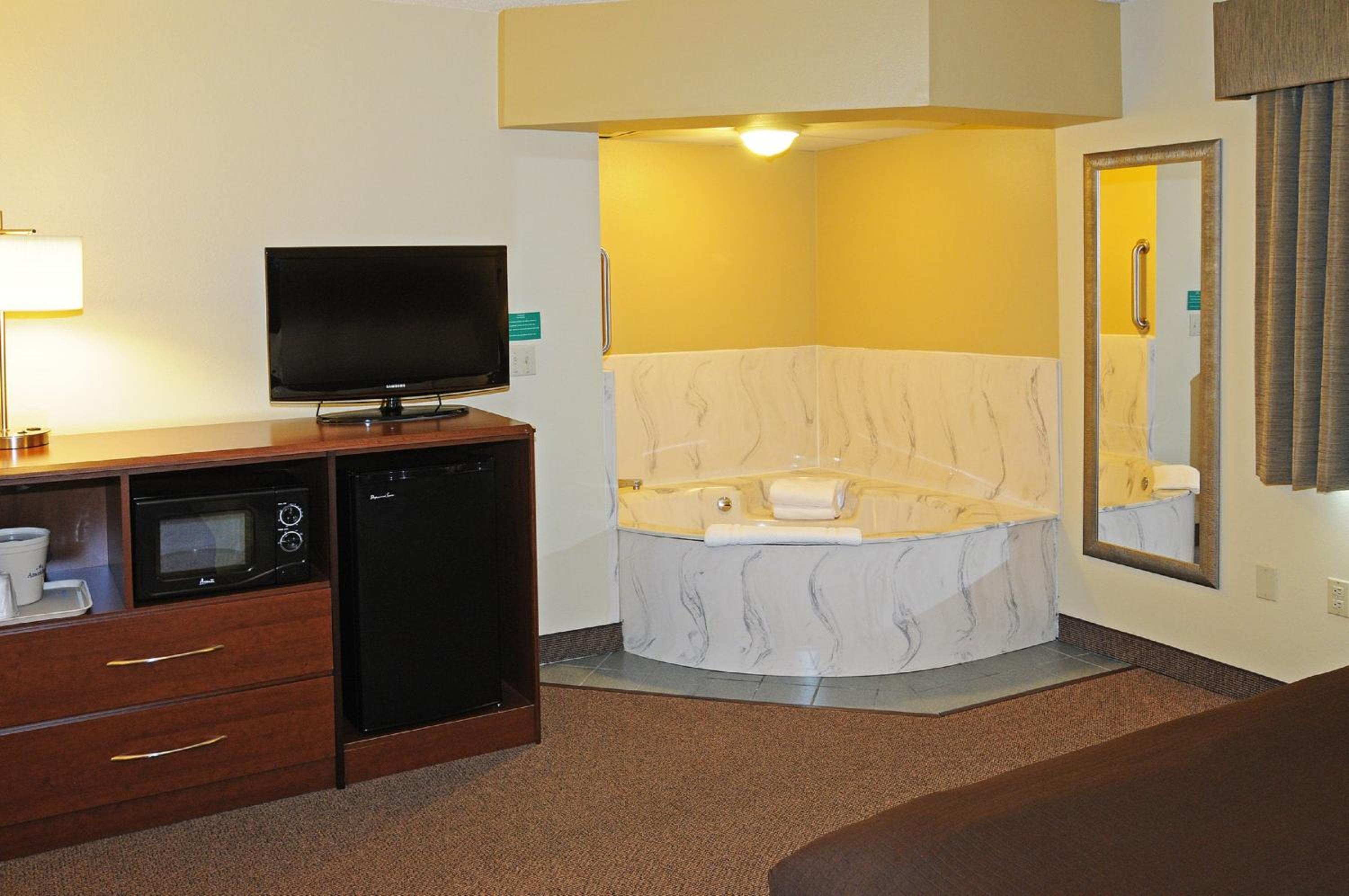 King Studio Suite - Non-Smoking - Photo 4