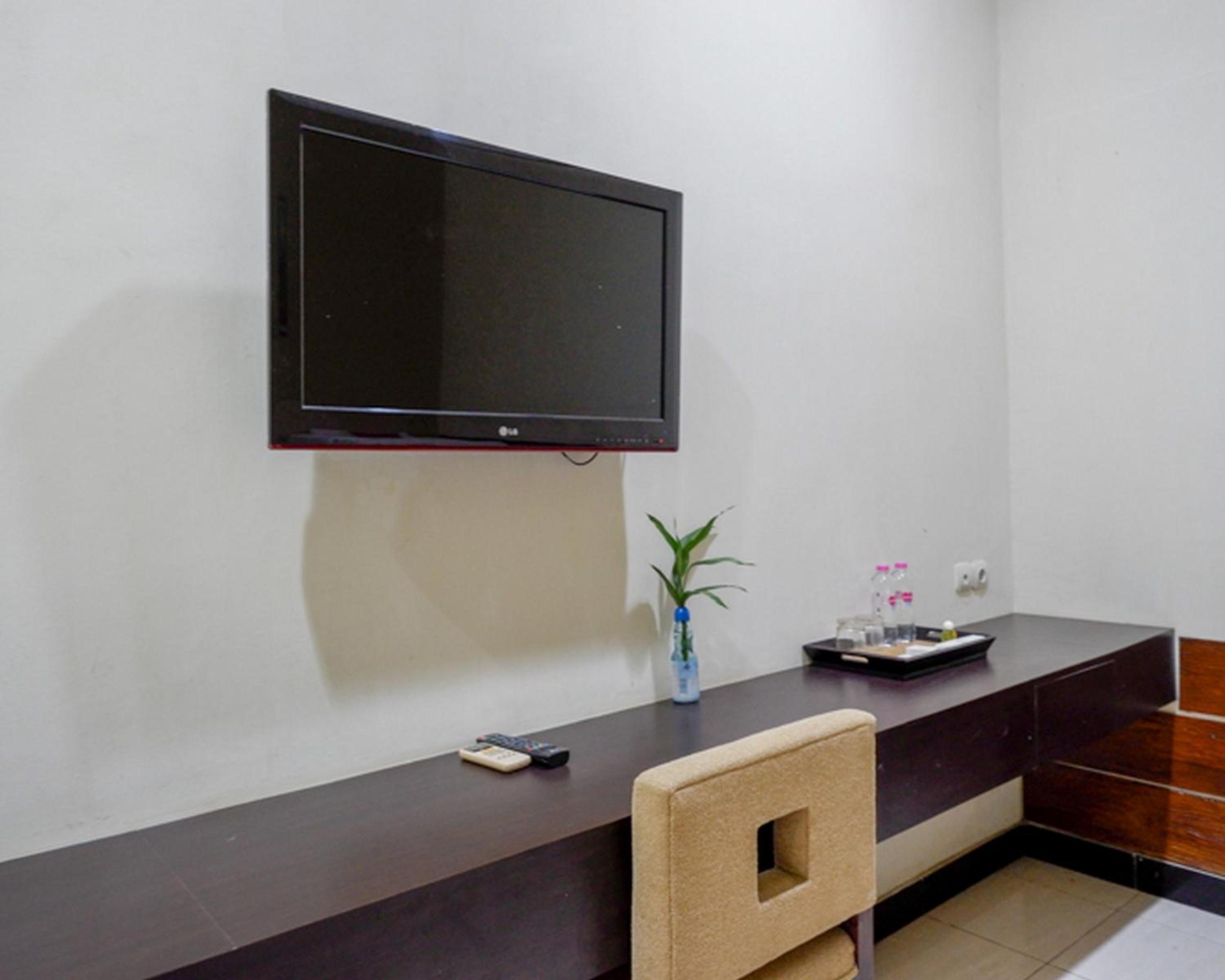 Family Room - Photo 9