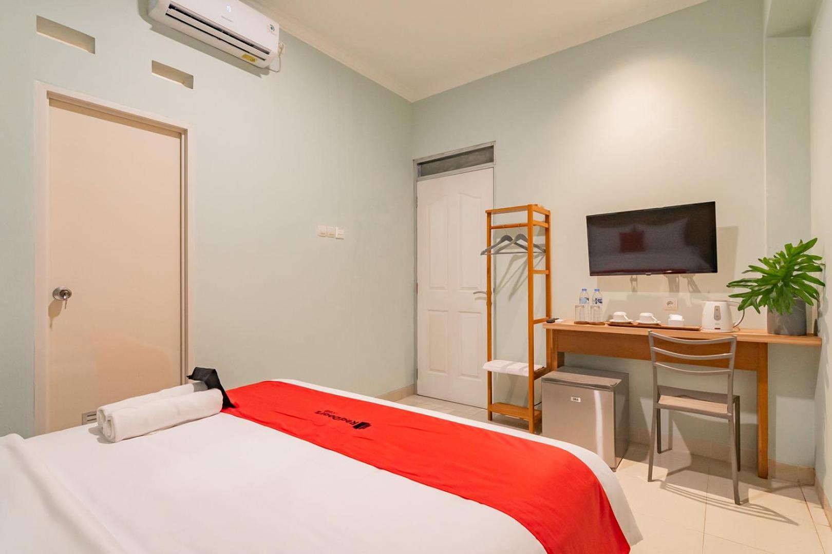 Deluxe Room - Photo 8