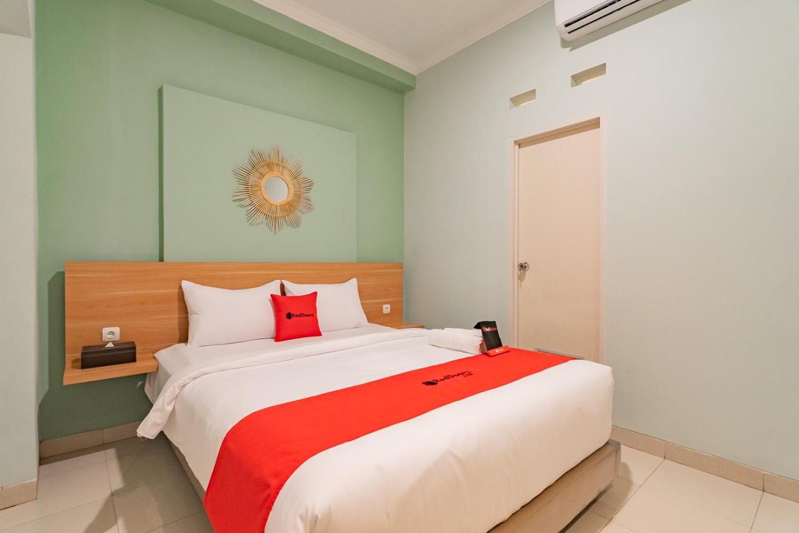 Deluxe Room - Photo 6