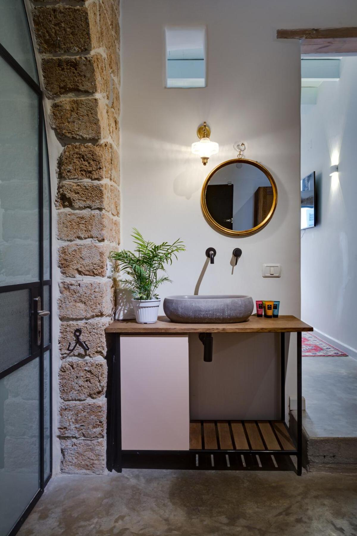 One-Bedroom Apartment - Photo 23