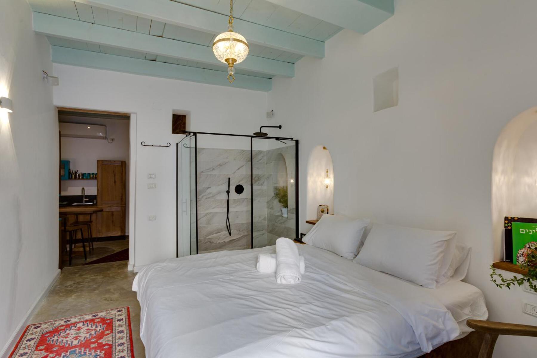 One-Bedroom Apartment - Photo 4