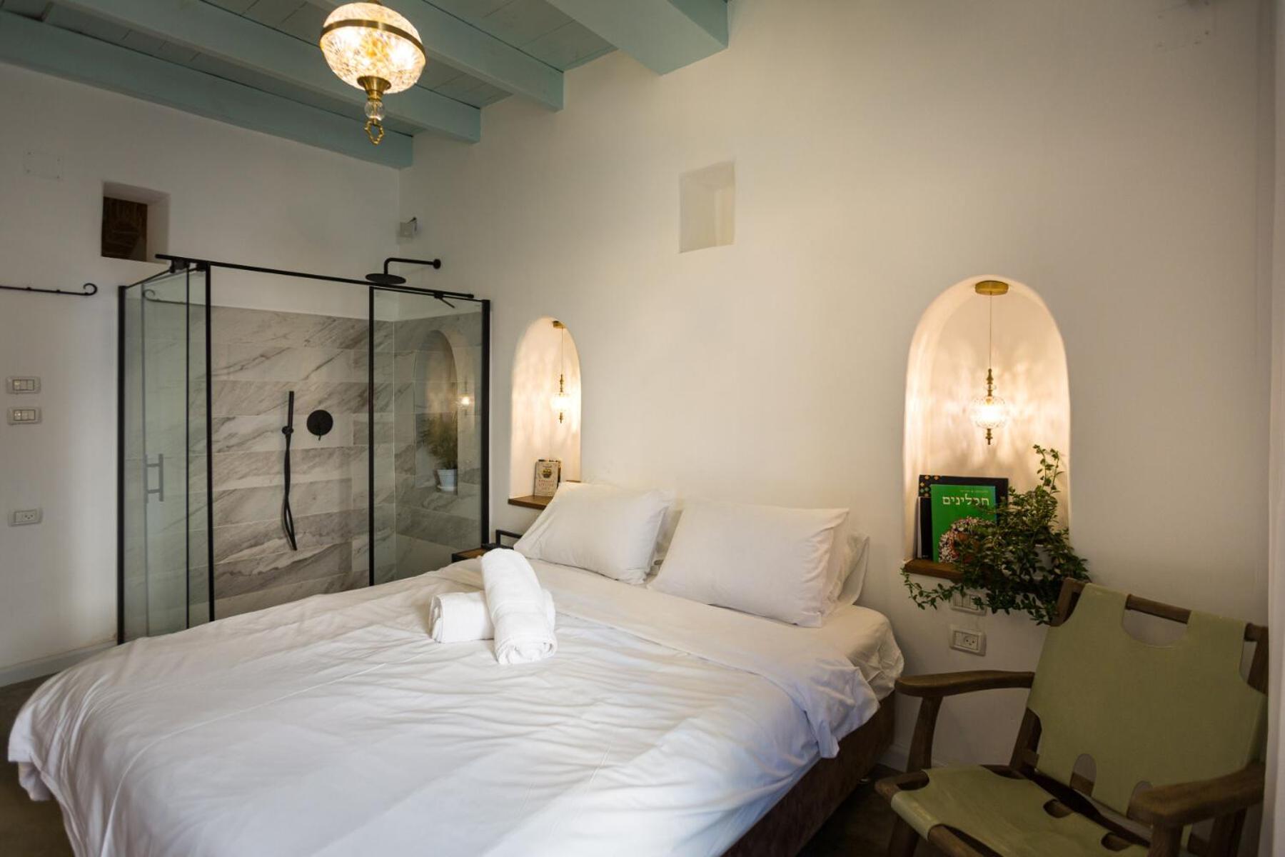 One-Bedroom Apartment - Photo 2
