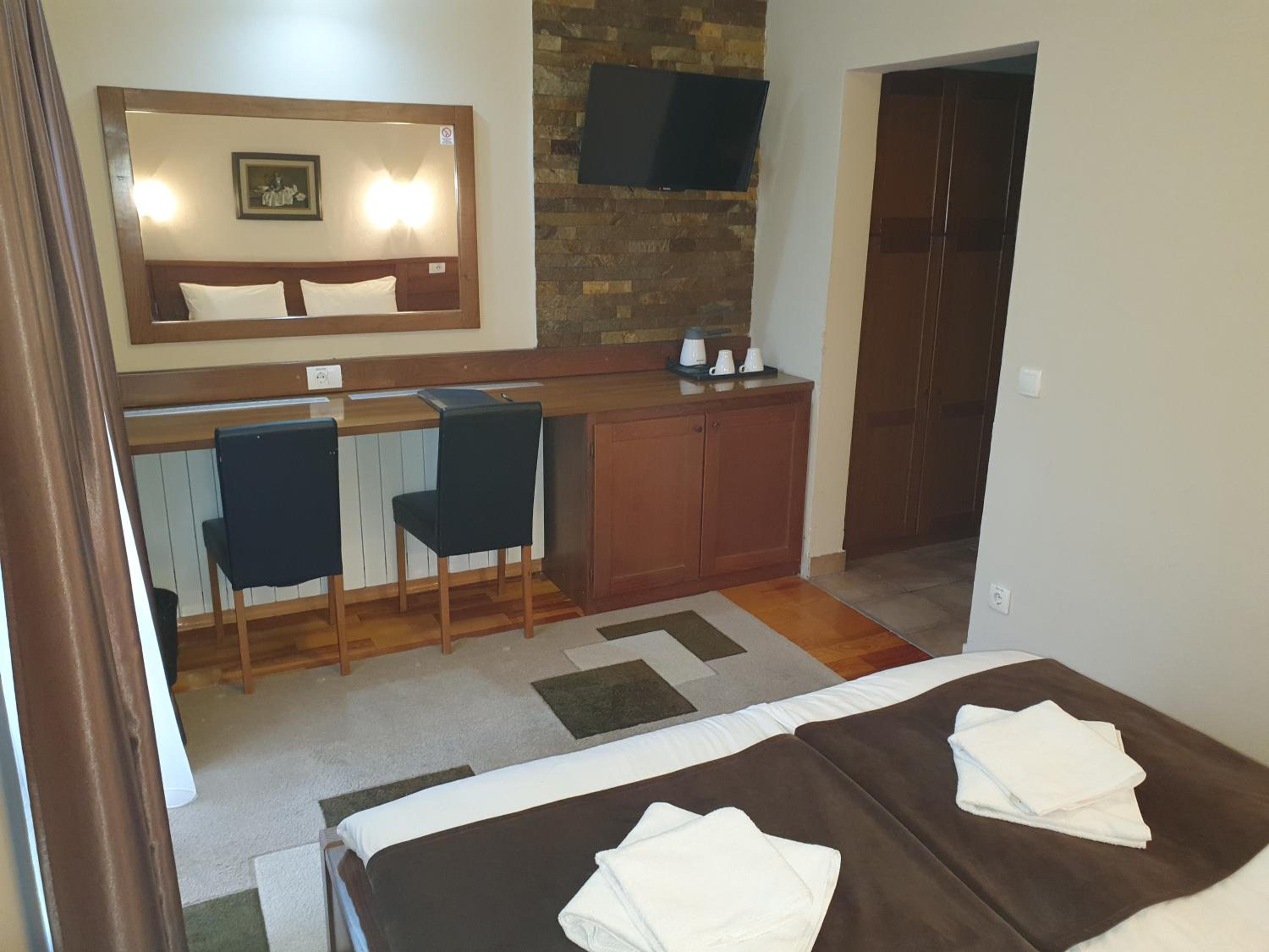 Standard Double Room photo 3