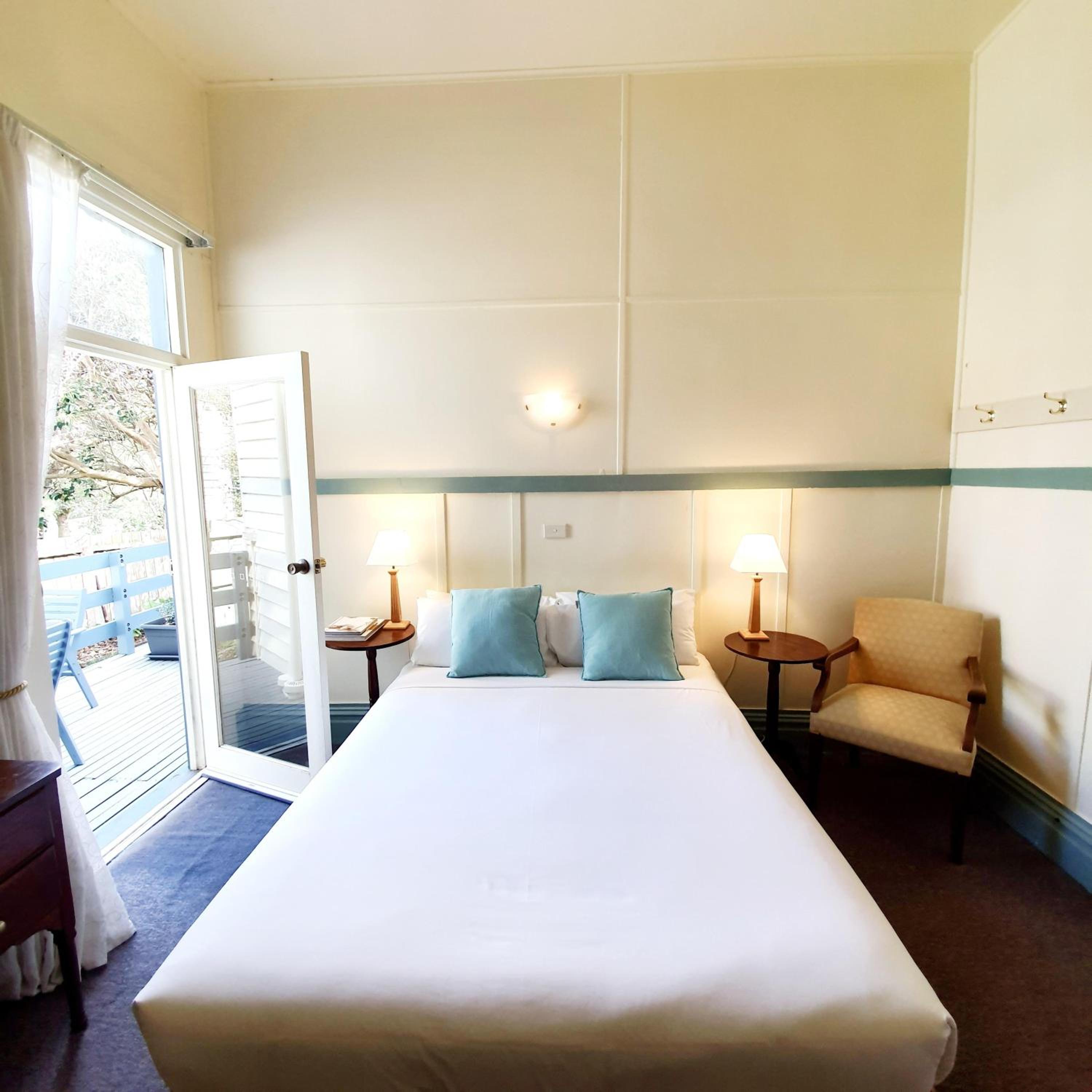 Queen Room with Balcony - Photo 2