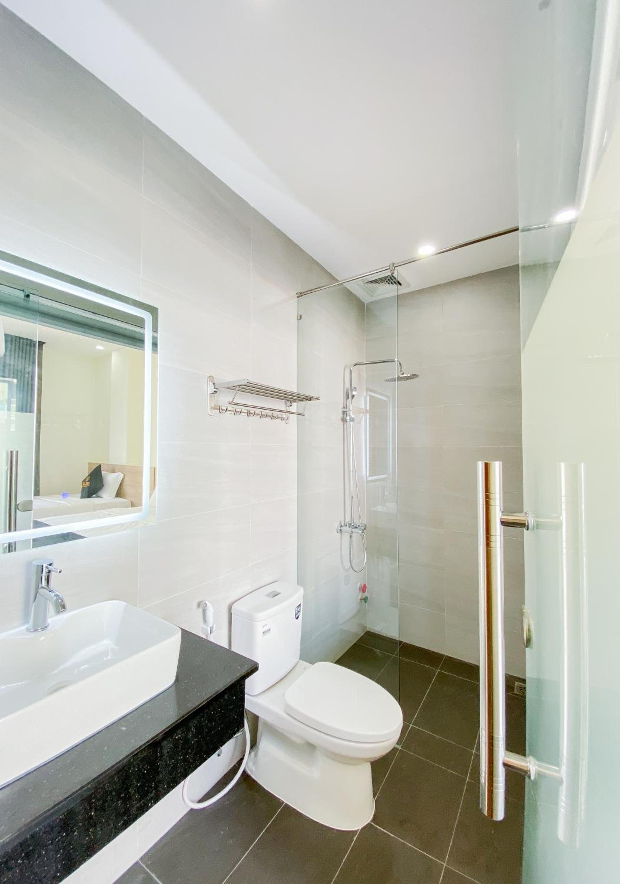 Deluxe King Room - Photo 2