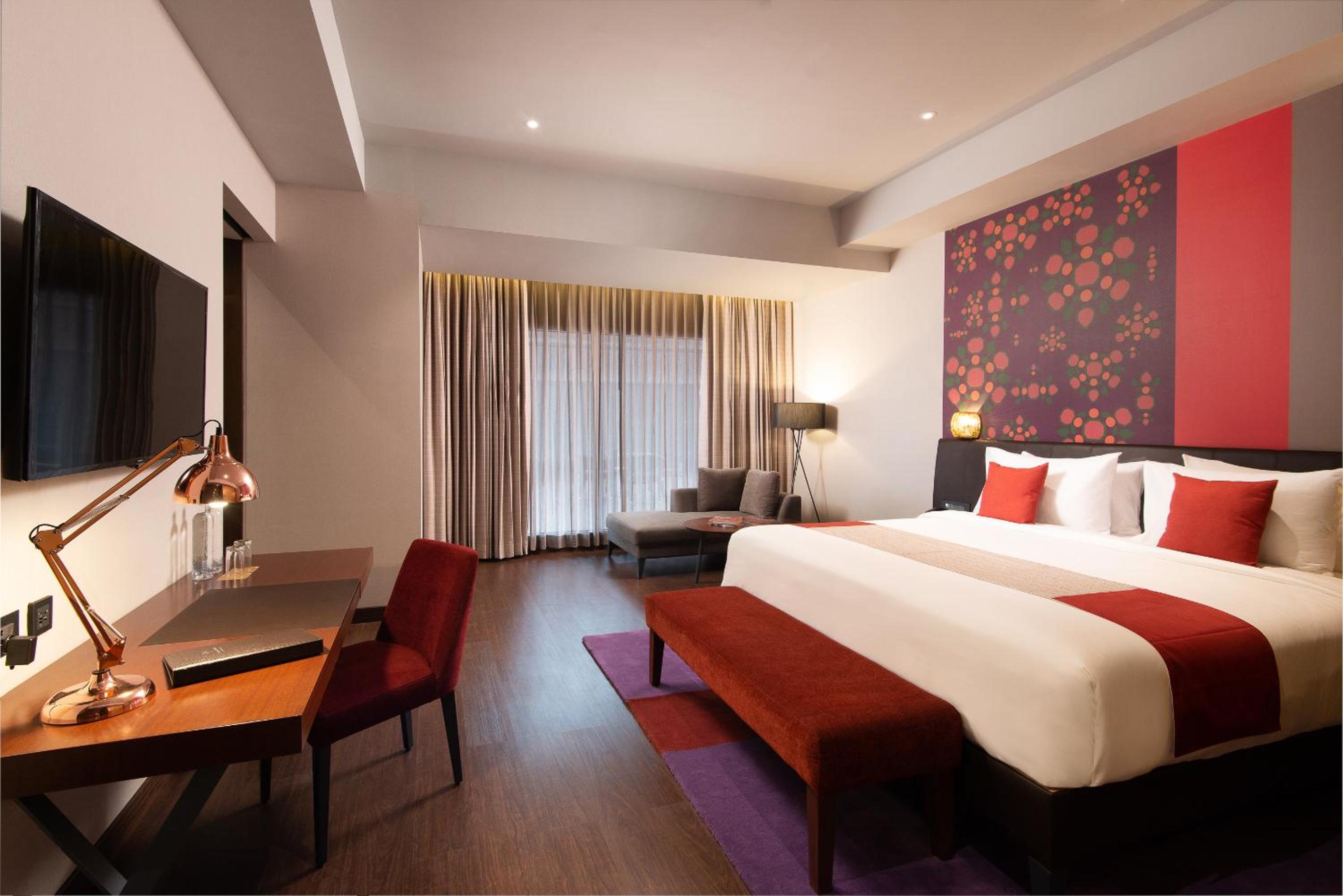 One-Bedroom Superior Suite with Private Terrace, Kitchenette,Executive Lounge Access,with 25% Discount on F&B, Spa and Laundry - Photo 4