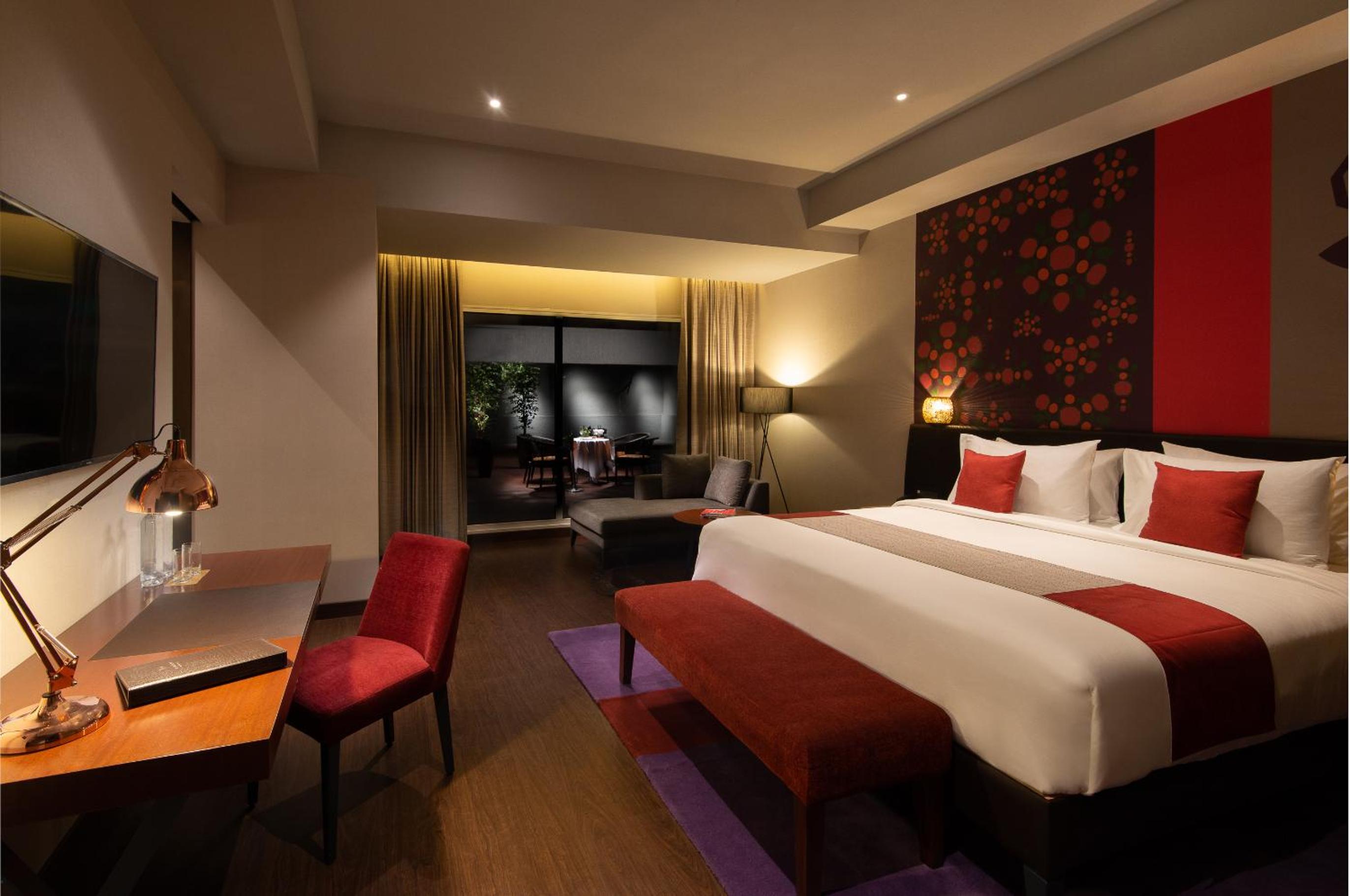 One-Bedroom Superior Suite with Private Terrace, Kitchenette,Executive Lounge Access,with 25% Discount on F&B, Spa and Laundry - Photo 5