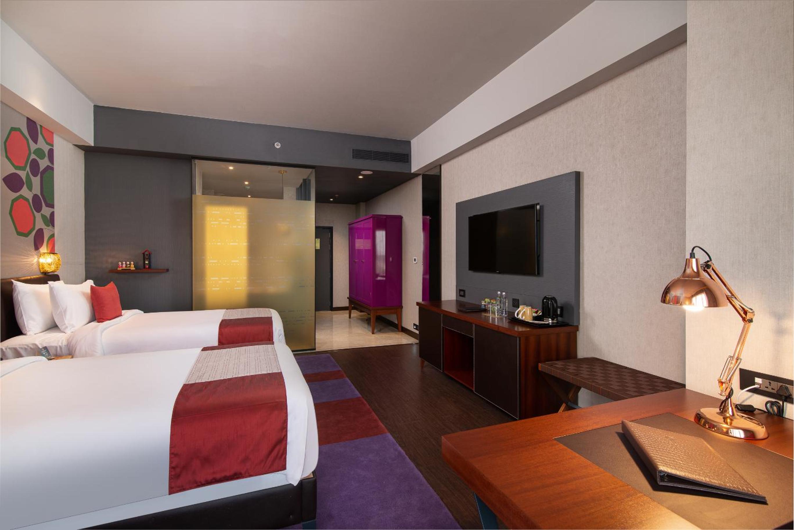 Executive Twin Room  with Executive Lounge Access,25% Discount on F&B, Spa and Laundry - Photo 2