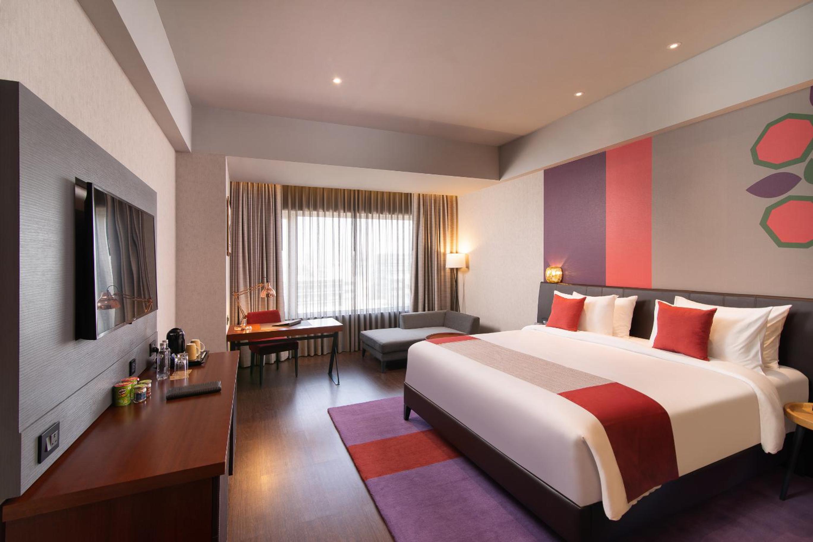Deluxe King Room with  25% Discount on F&B, Spa and Laundry - Photo 4