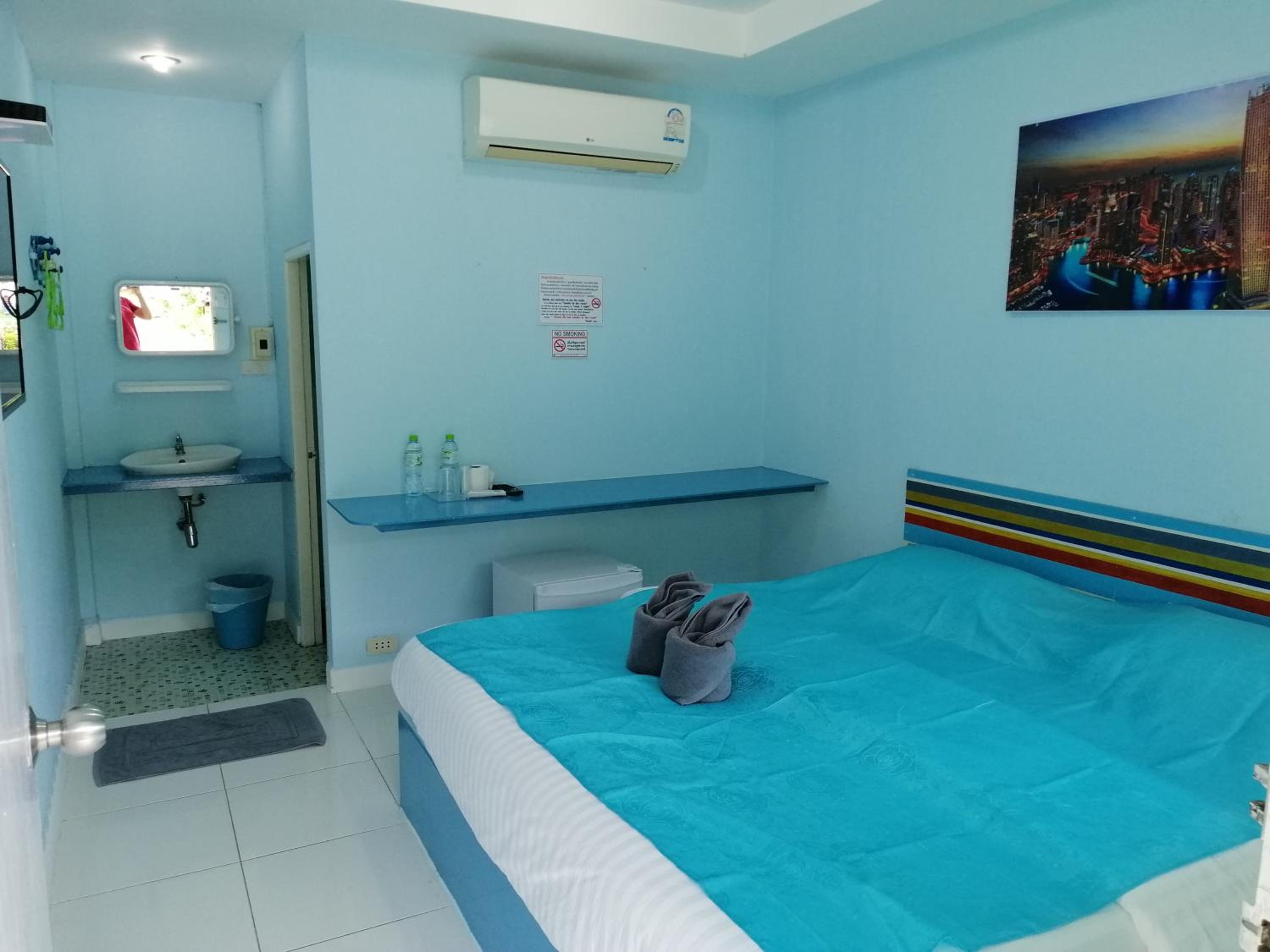 Double Room with Balcony - Photo 6