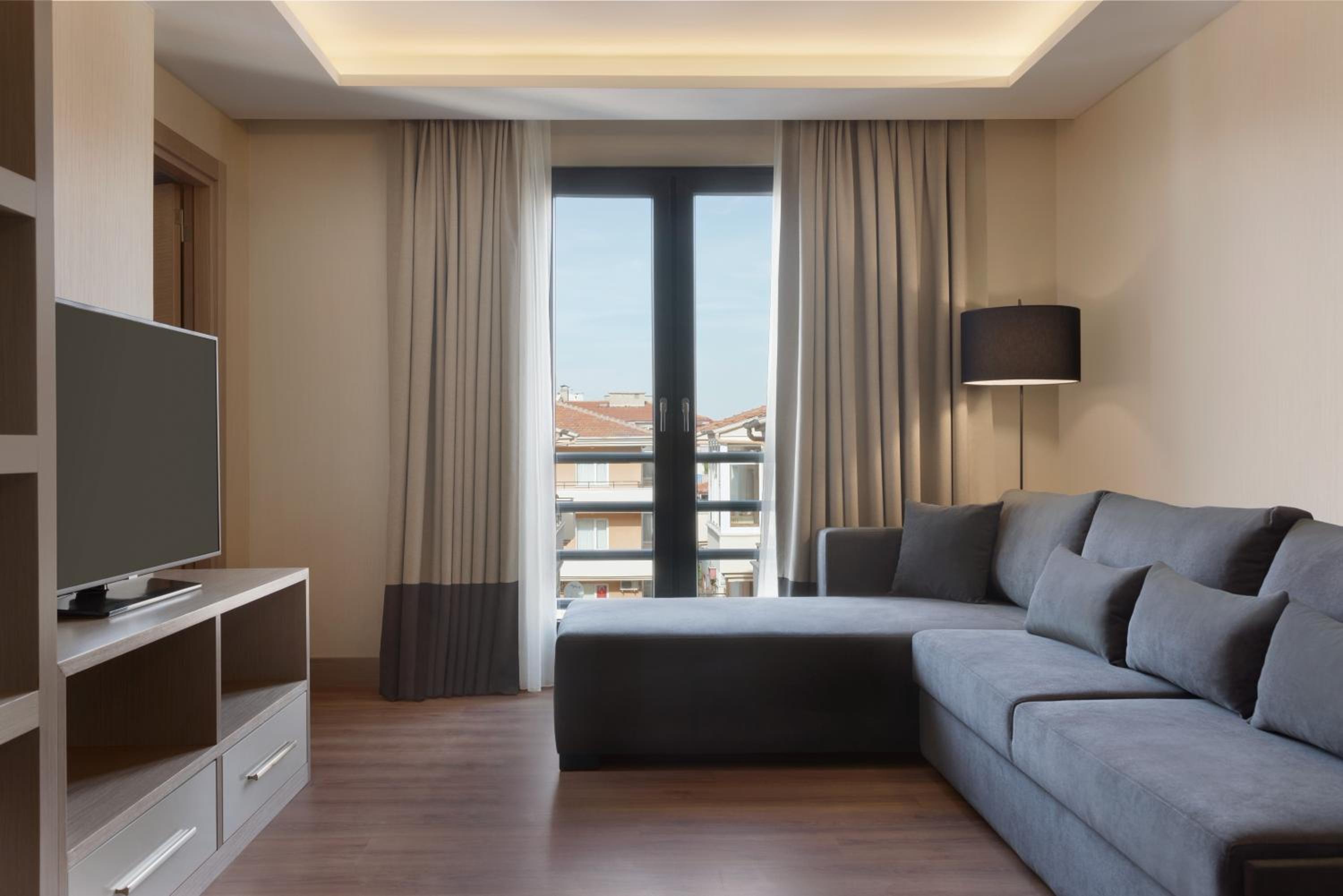 One-Bedroom King Suite With Kitchenette - Non-Smoking 