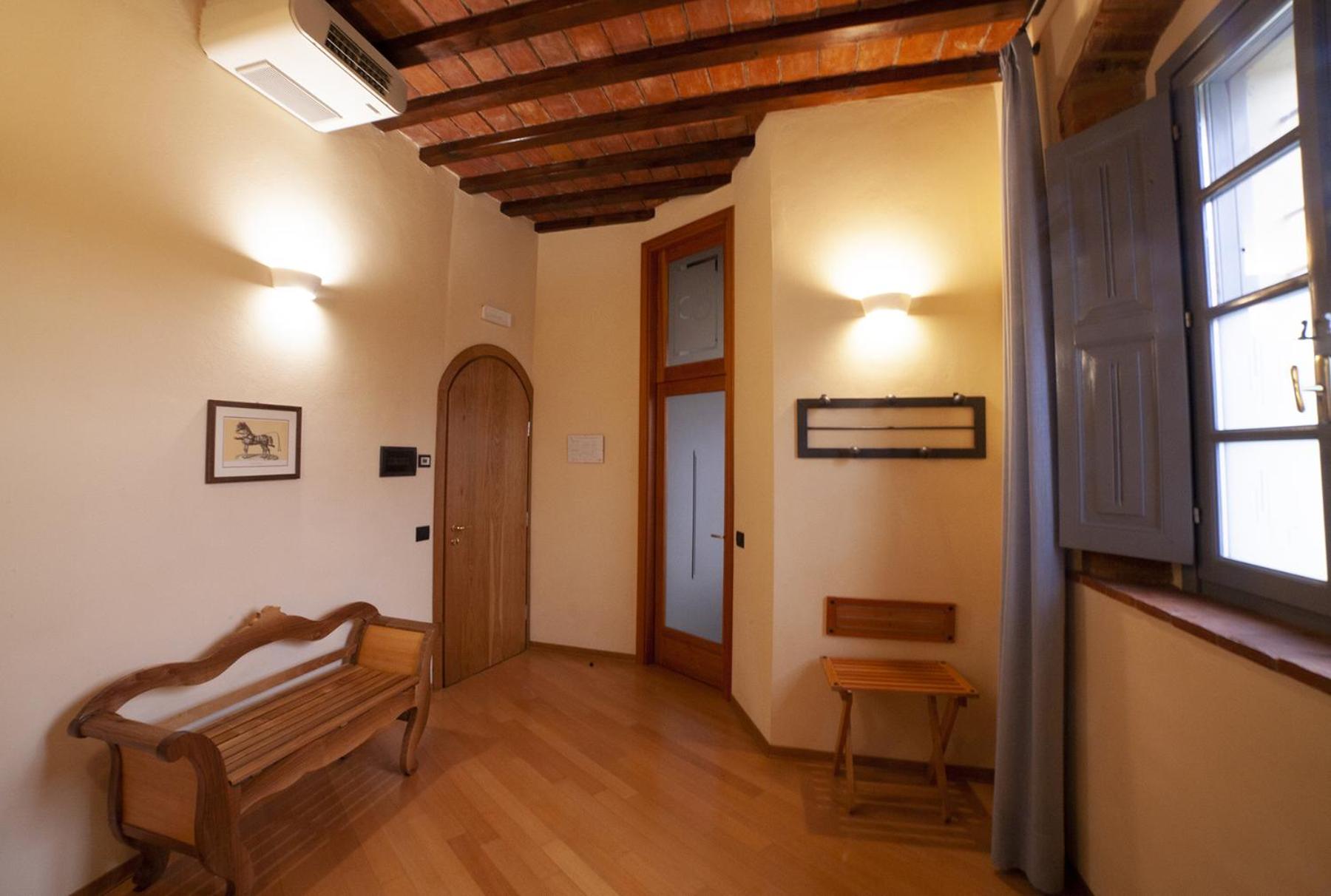 Deluxe Room - Photo 14