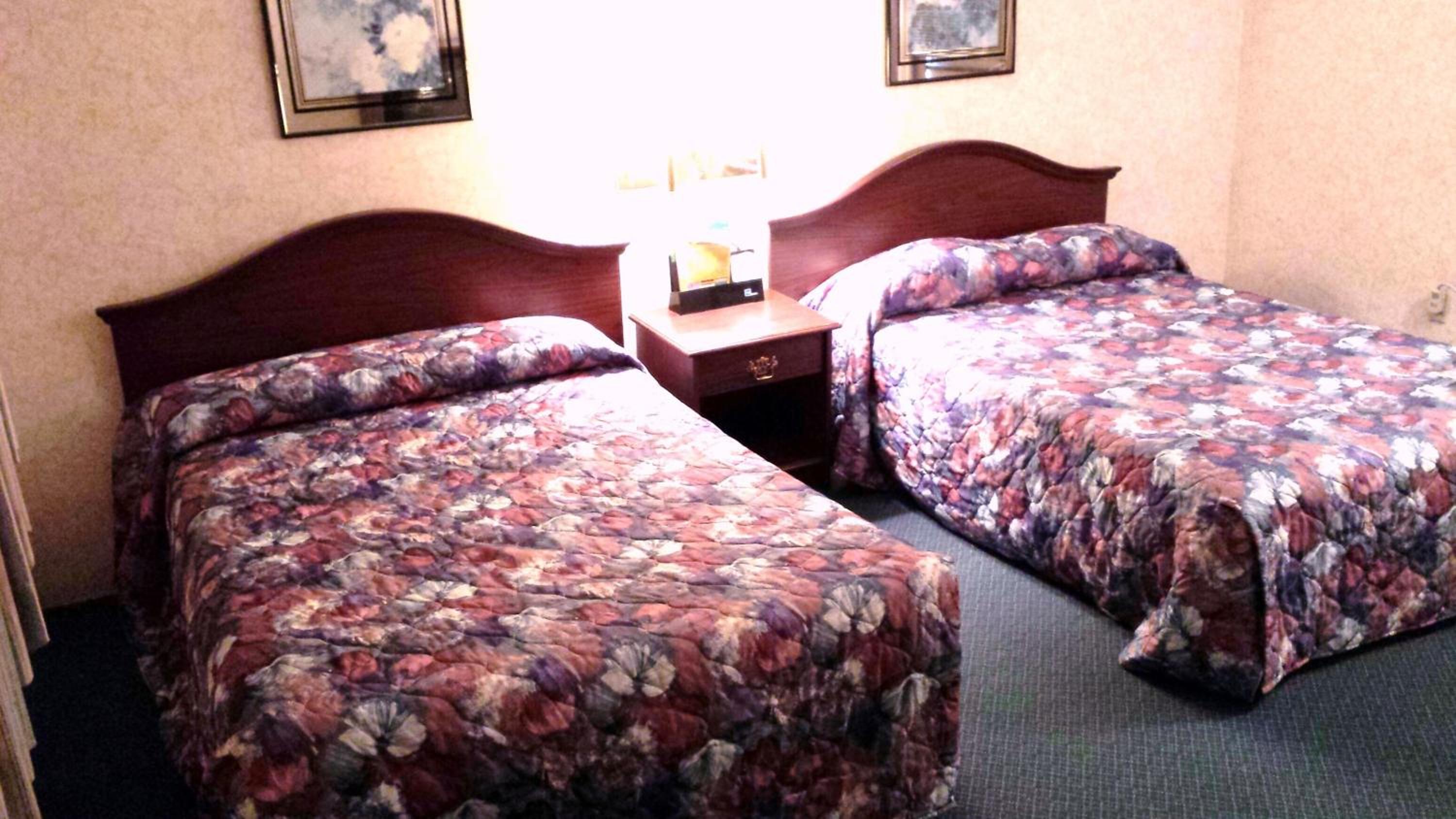 Double Room with Two Double Beds - Smoking photo 2