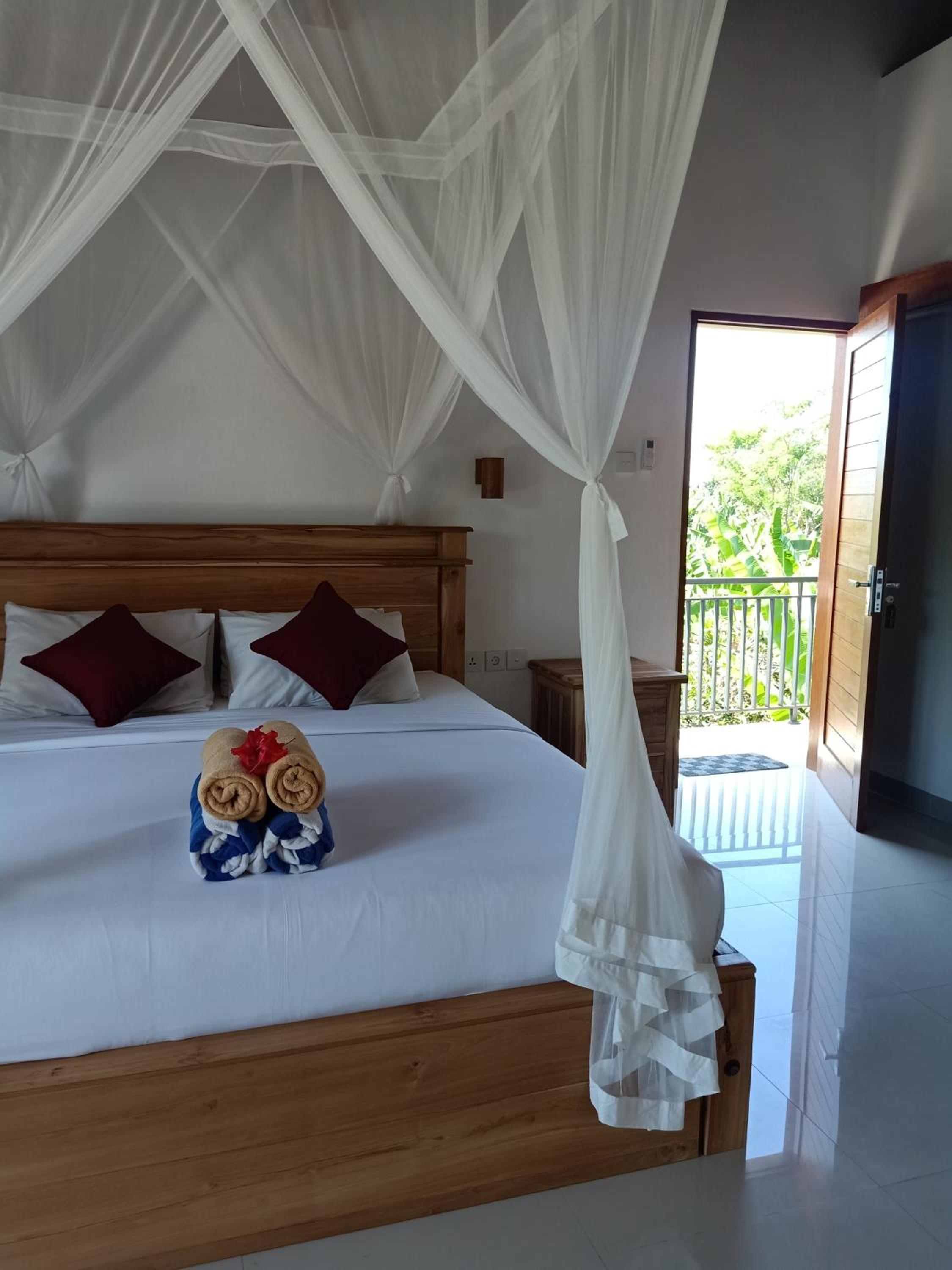Villa with Private Pool - Photo 10