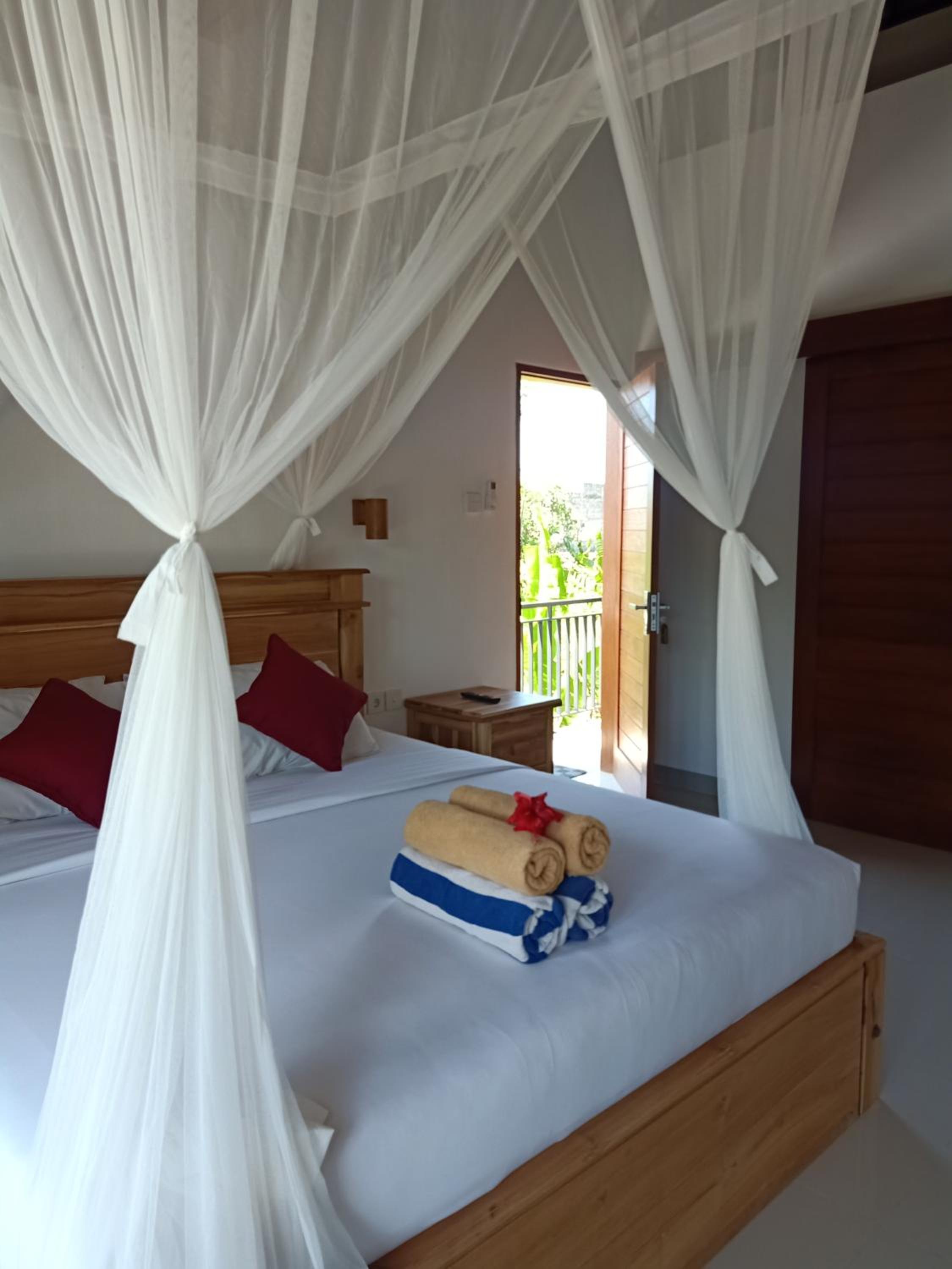 Villa with Private Pool - Photo 12