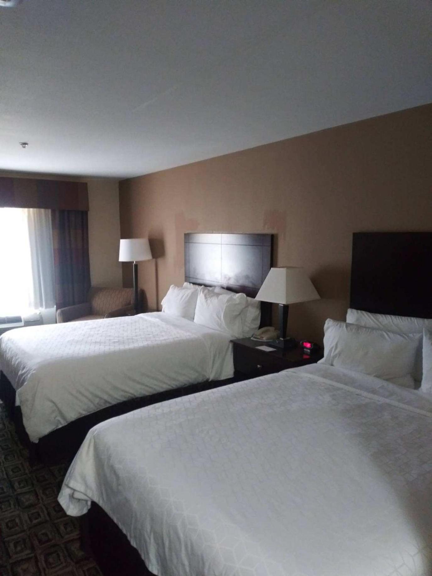 Standard Queen Room with Two Queen Beds - Photo 1