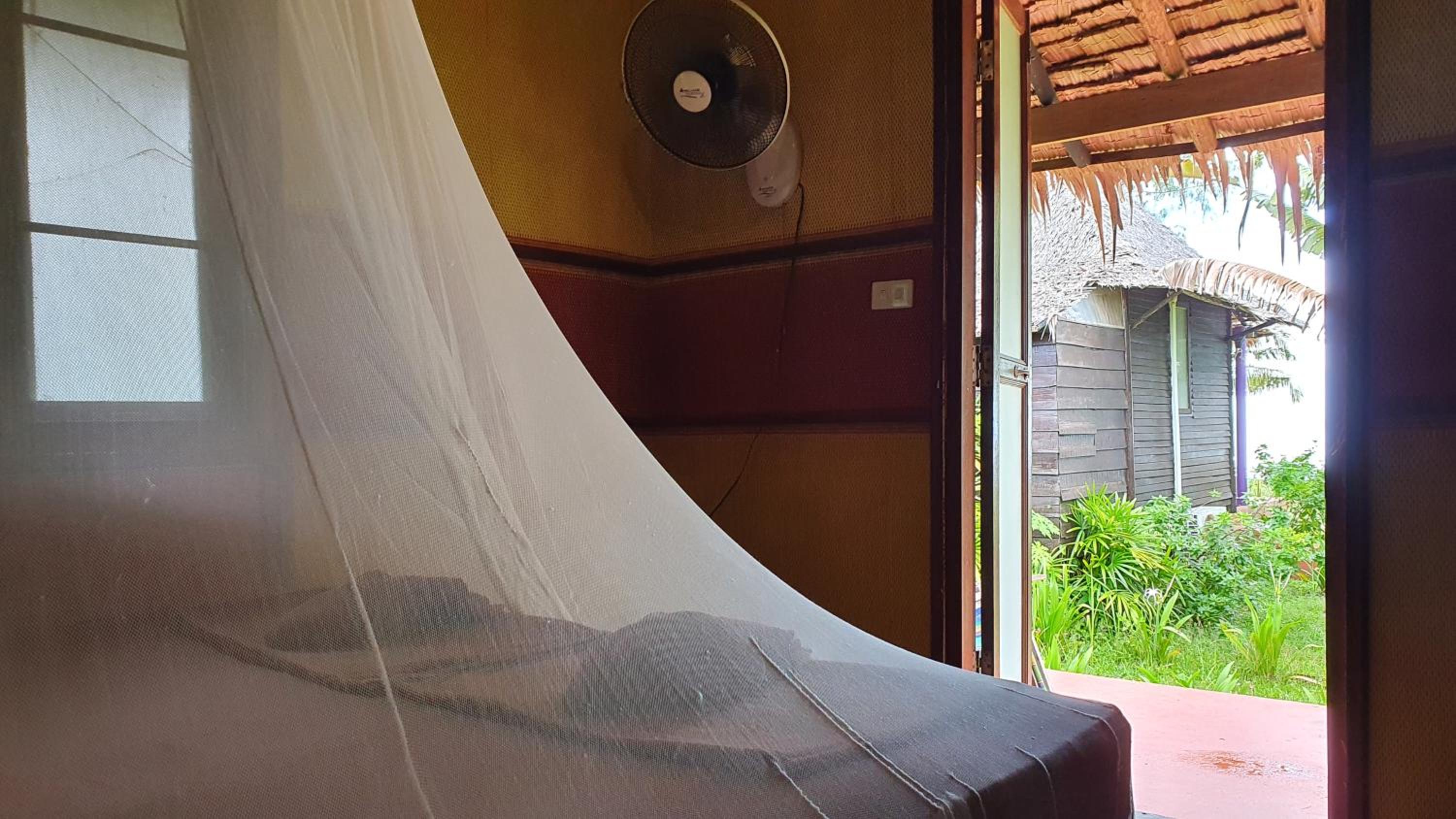 Baboon Hut with Fan