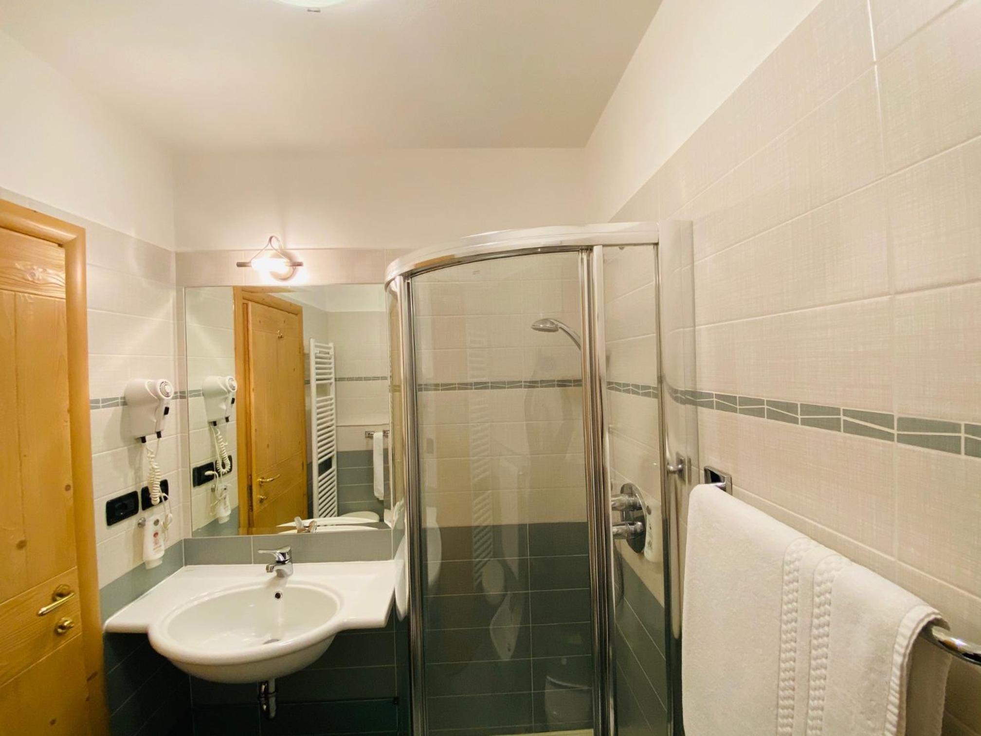 Double or Twin Room with Mountain View photo 2