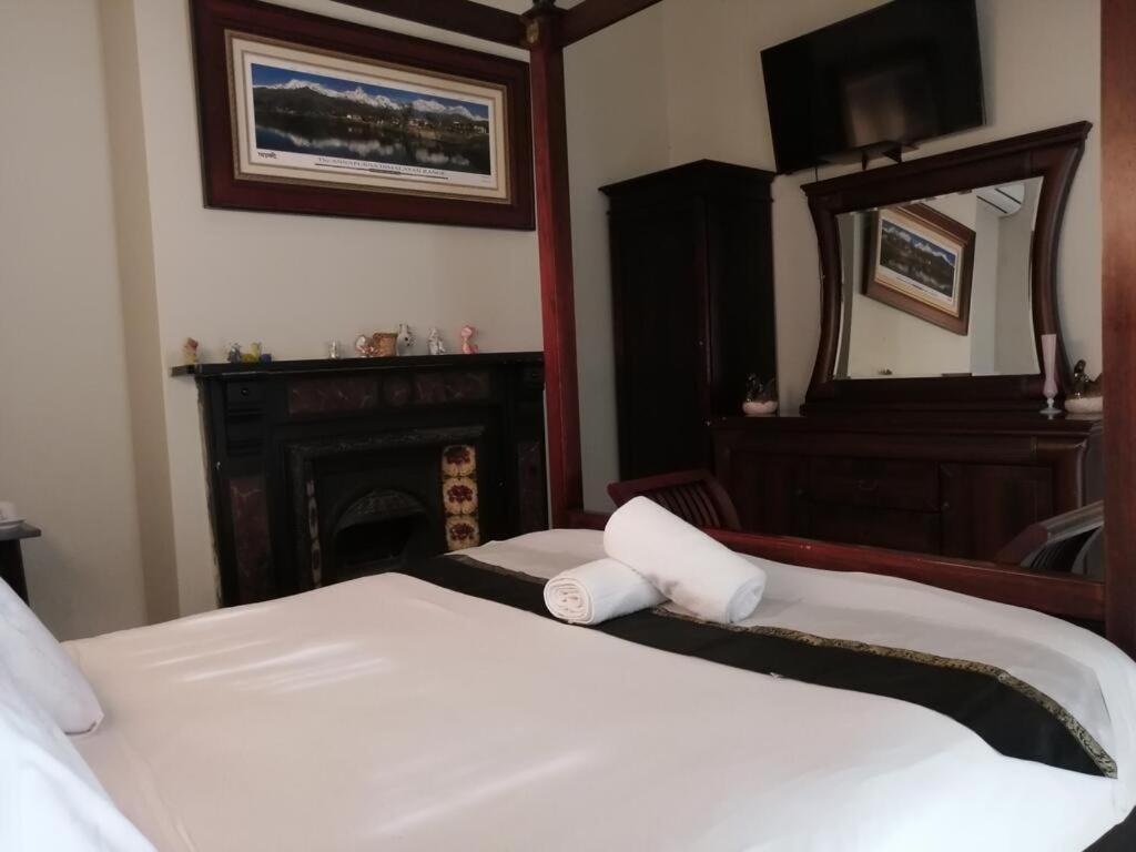 Double Room with Private Bathroom - Photo 2