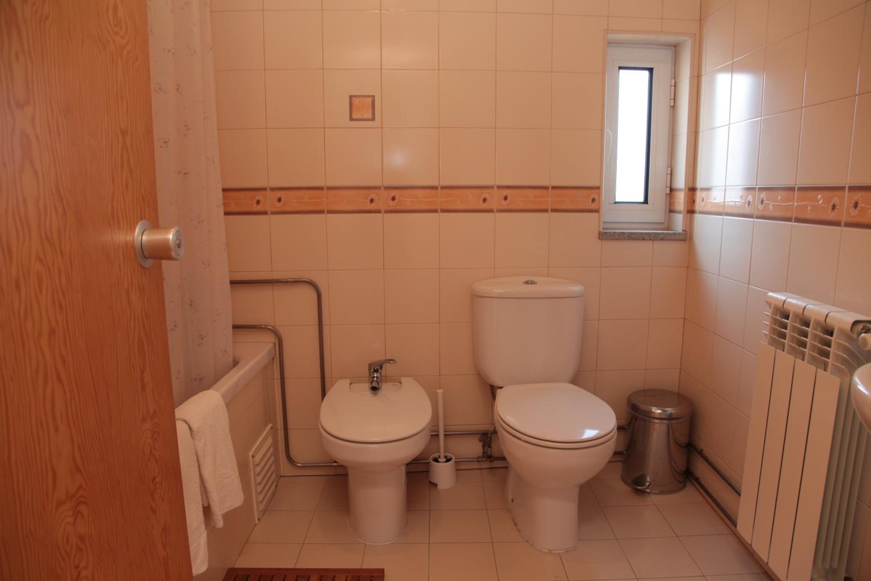 Five-Bedroom House photo 3