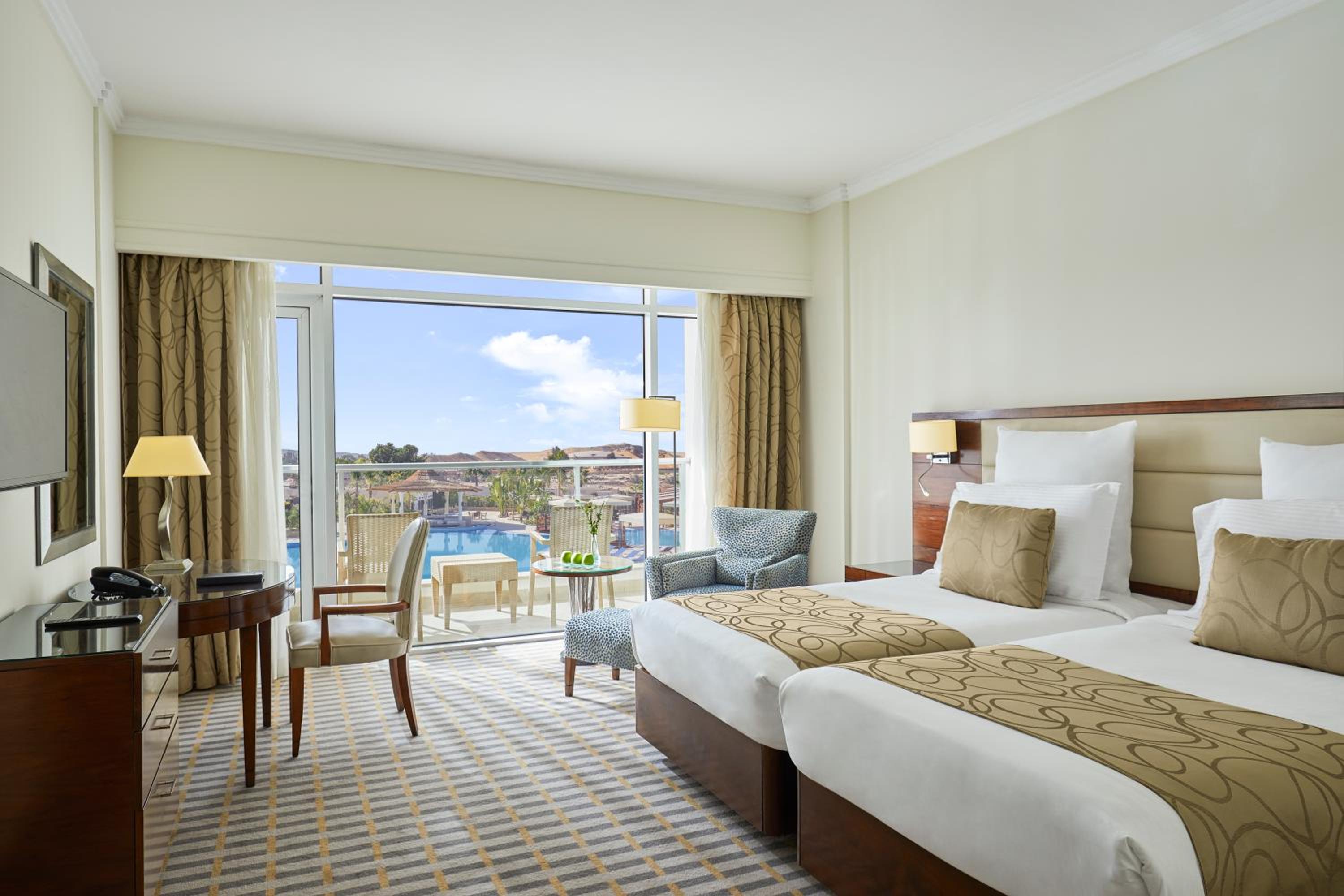 Deluxe Room With Pyramid View