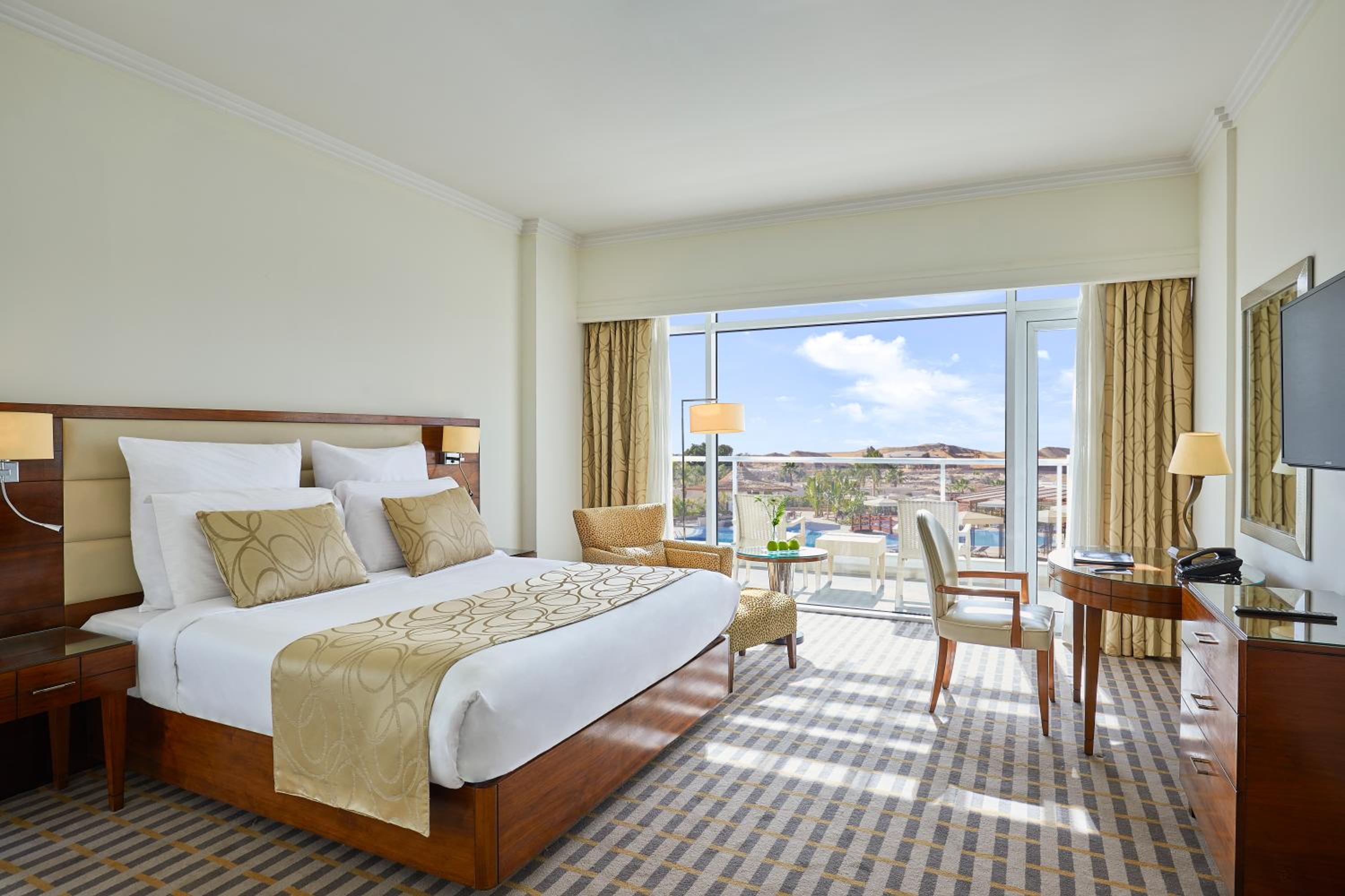 Deluxe Room With Pyramid View
