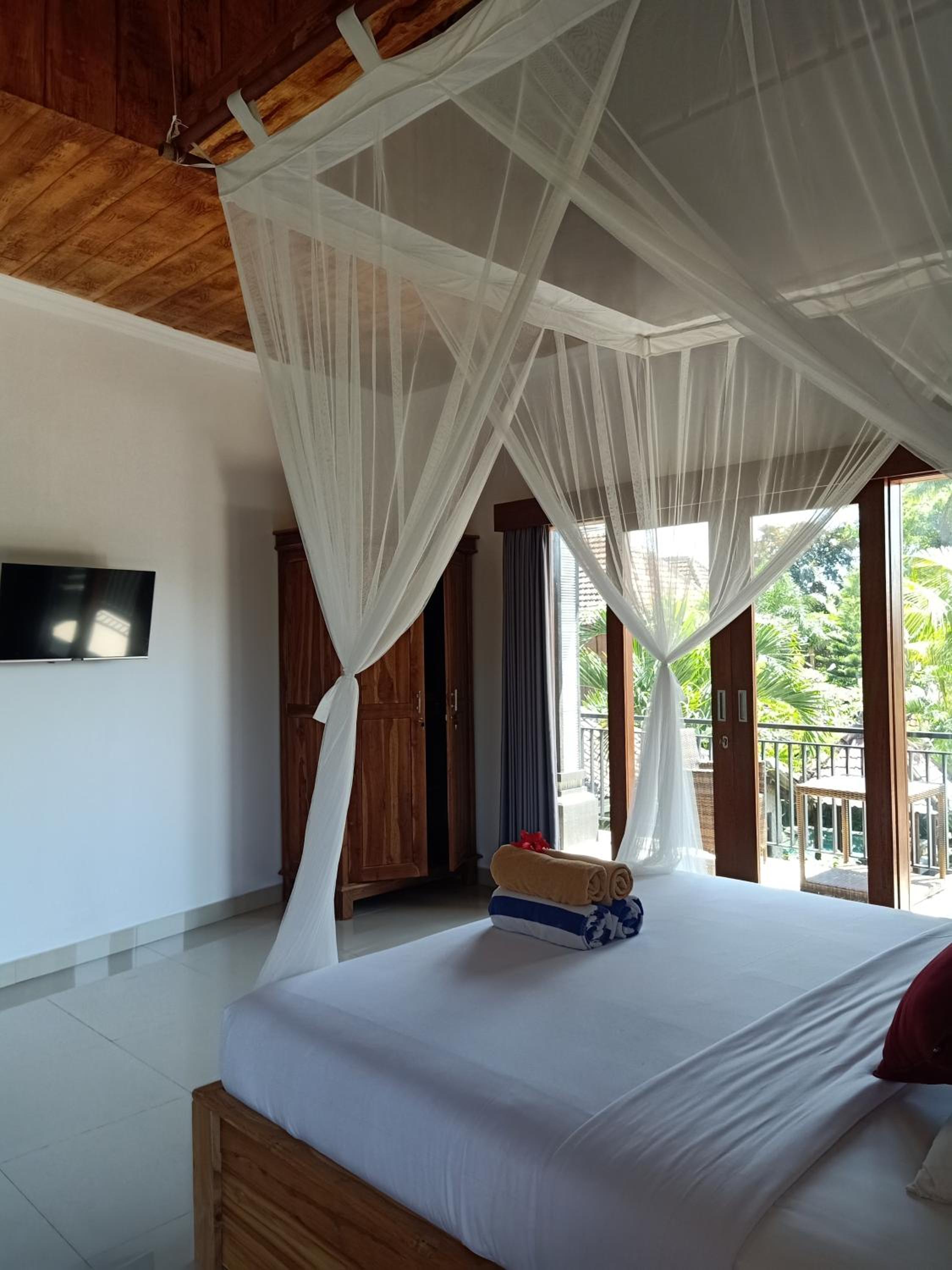 Villa with Private Pool - Photo 13