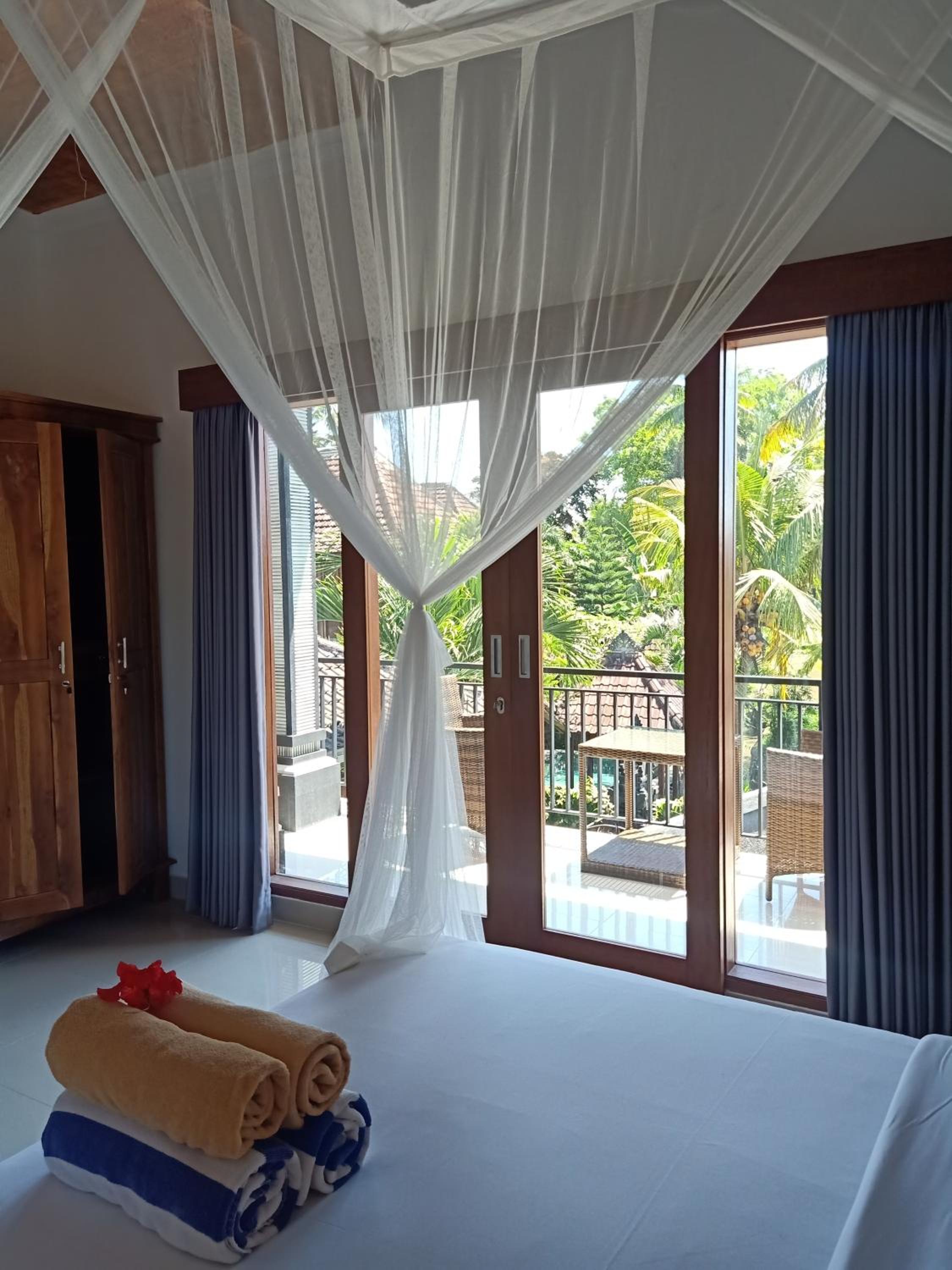 Villa with Private Pool - Photo 11