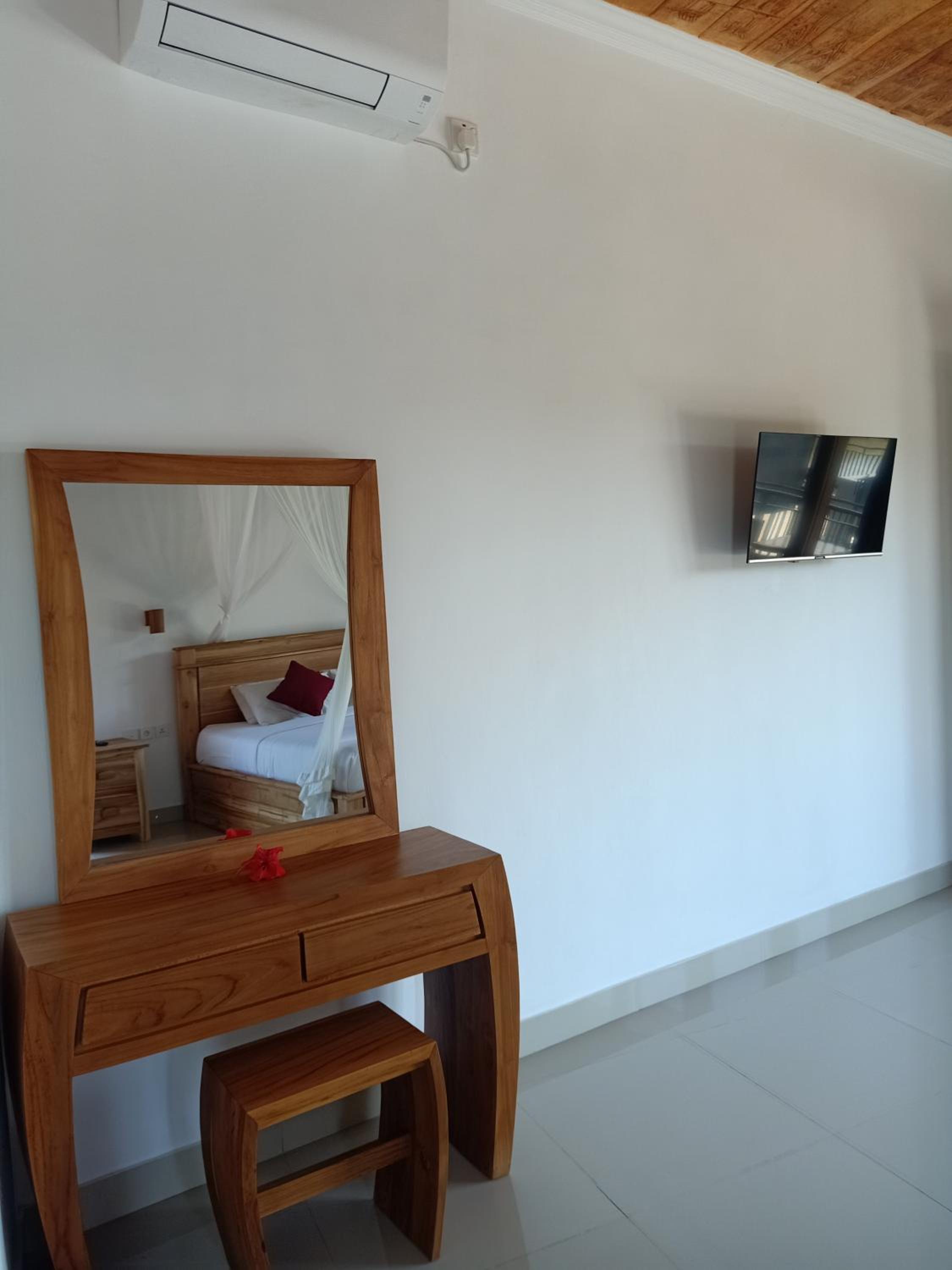 Villa with Private Pool - Photo 8