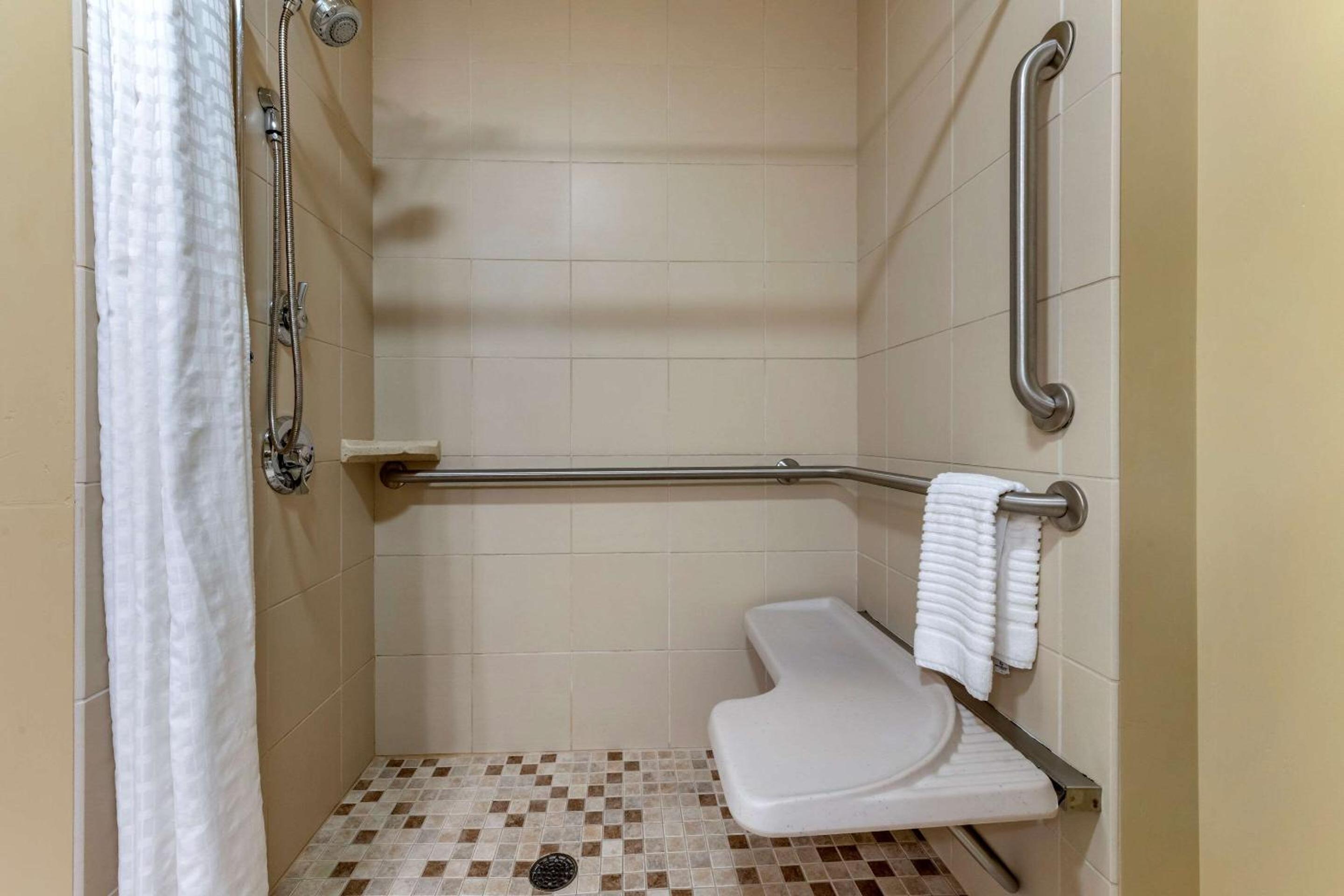 King Room - Accessible/Non-Smoking - Photo 2