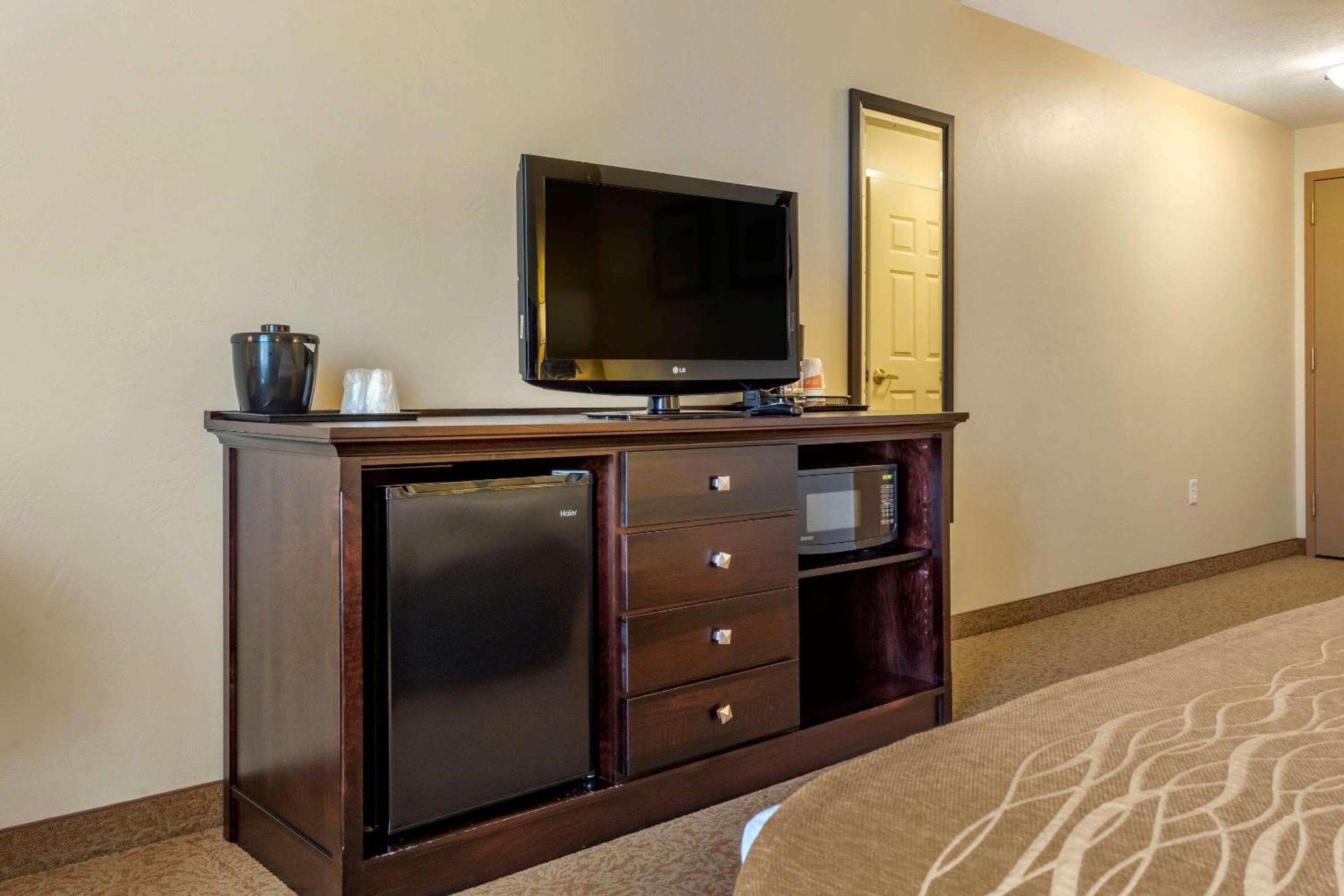 Standard King Room - Non-Smoking  - Photo 2