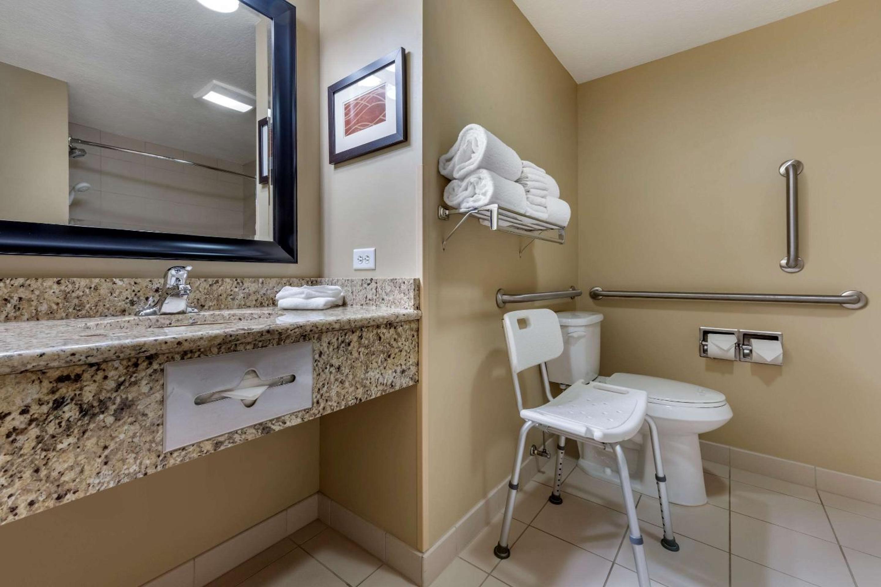 King Room - Accessible/Non-Smoking - Photo 5