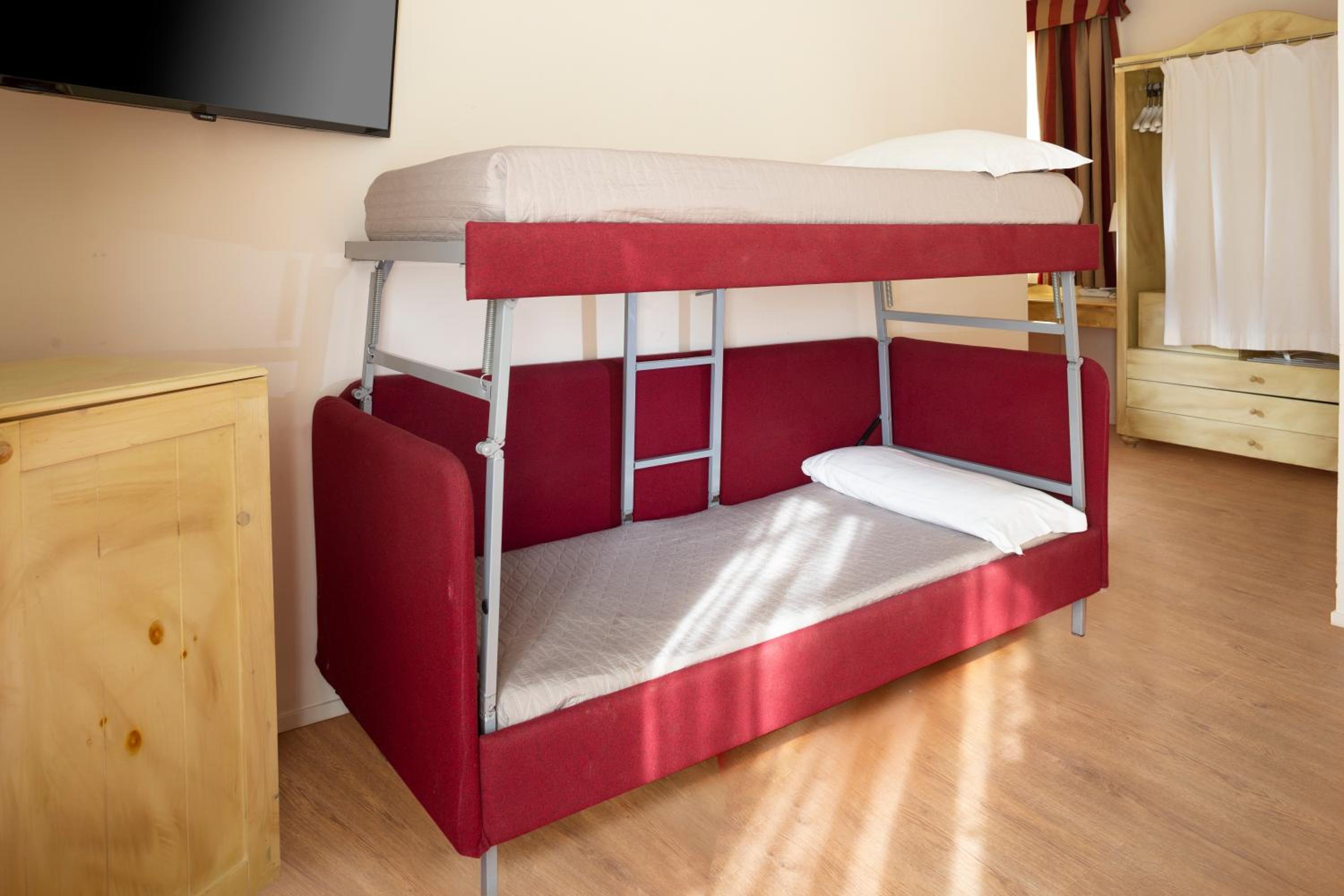 Quadruple Room - Photo 2