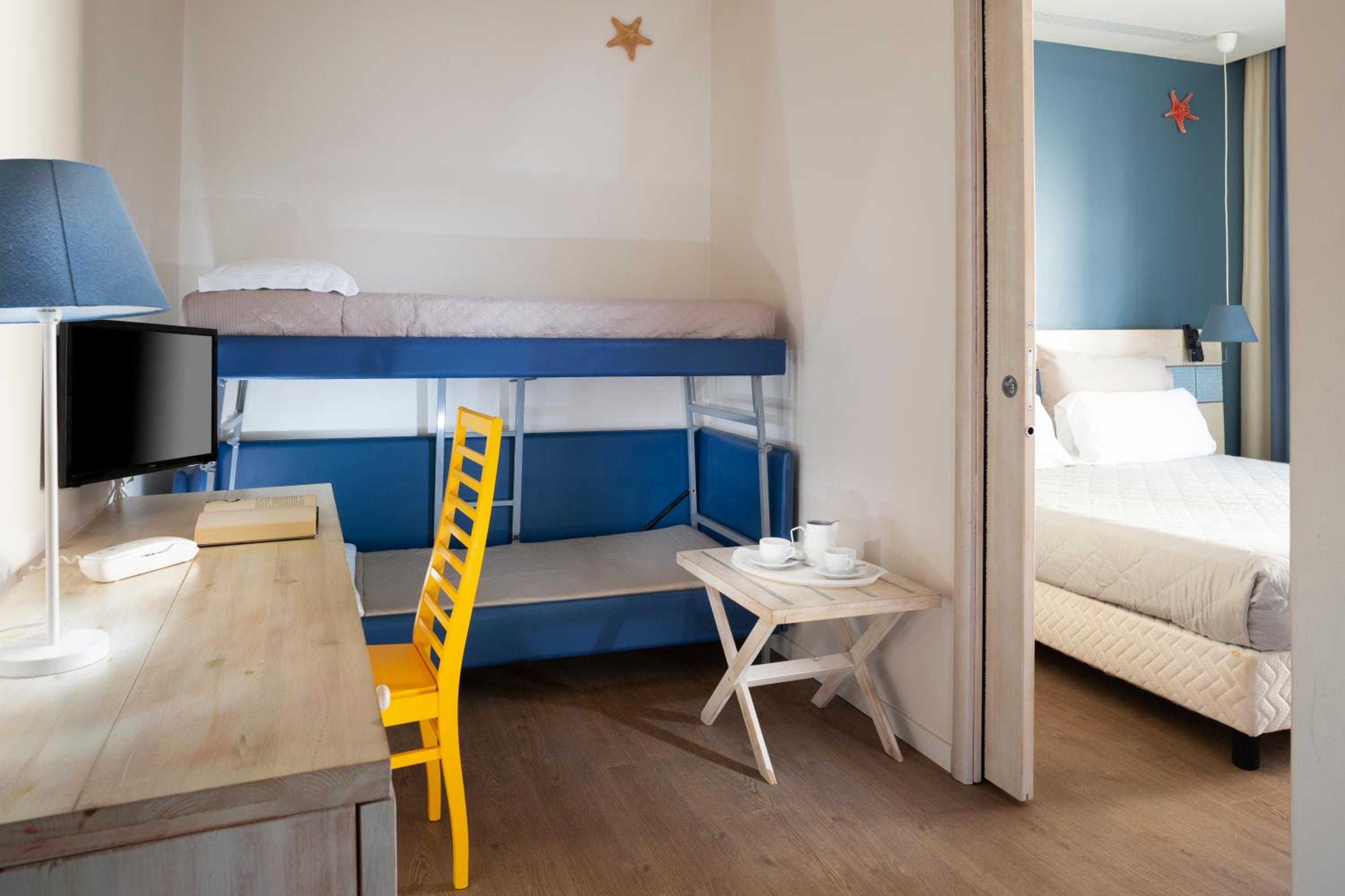 Junior Suite with Balcony - Photo 5