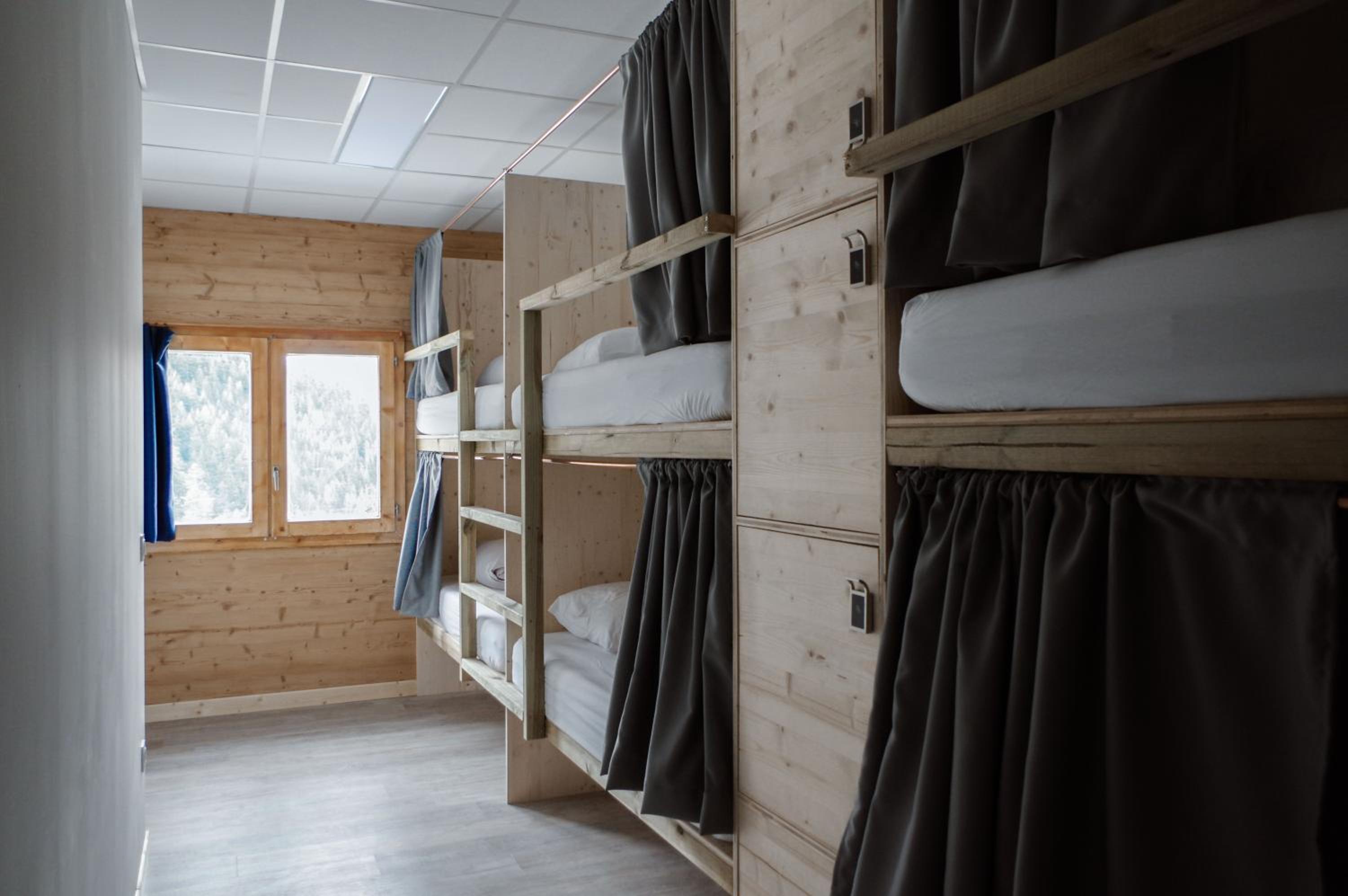 Bed in 8-Bed Mixed Dormitory Room photo 1