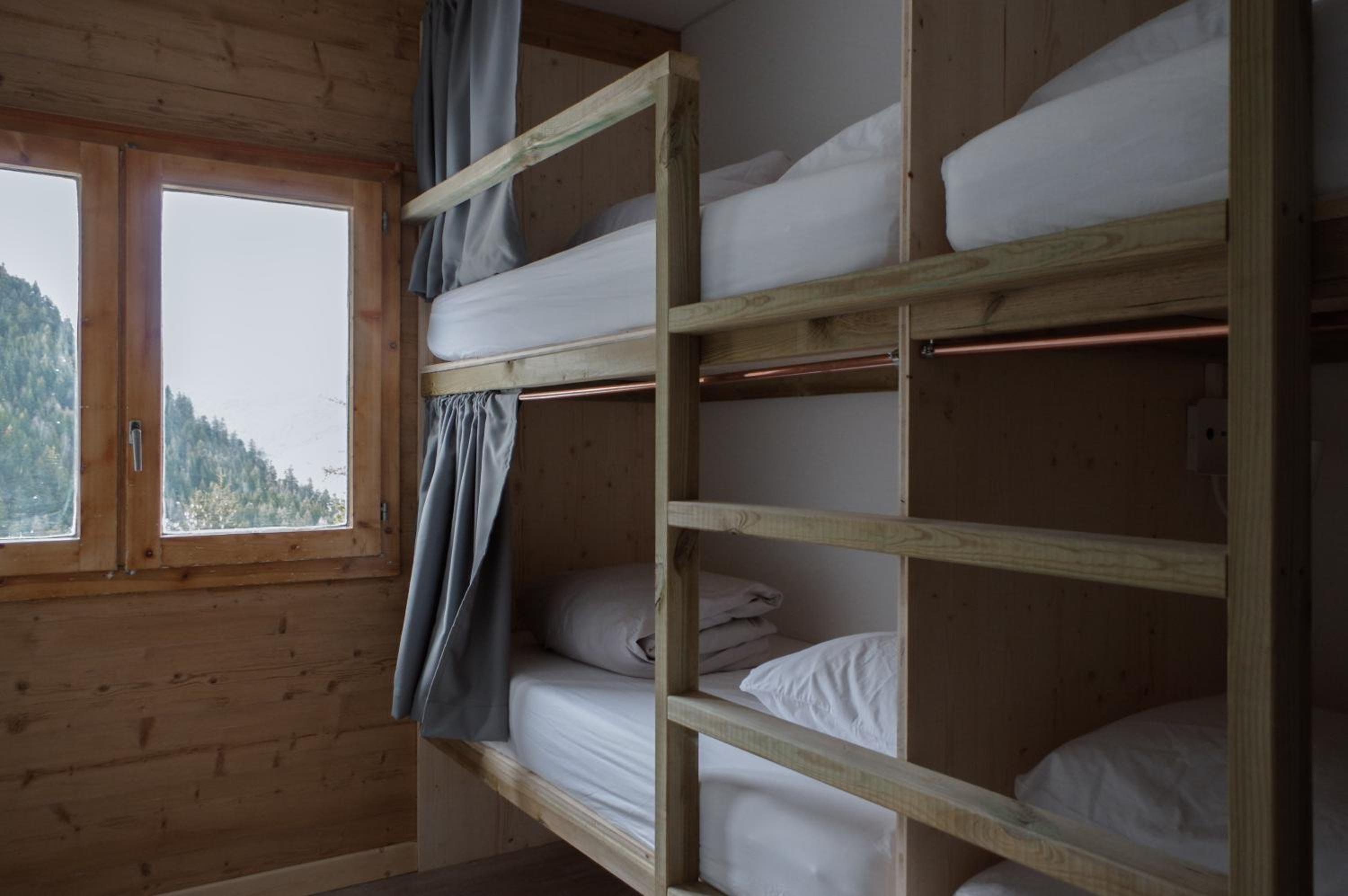 Bed in 6-Bed Female Dormitory Room photo 2