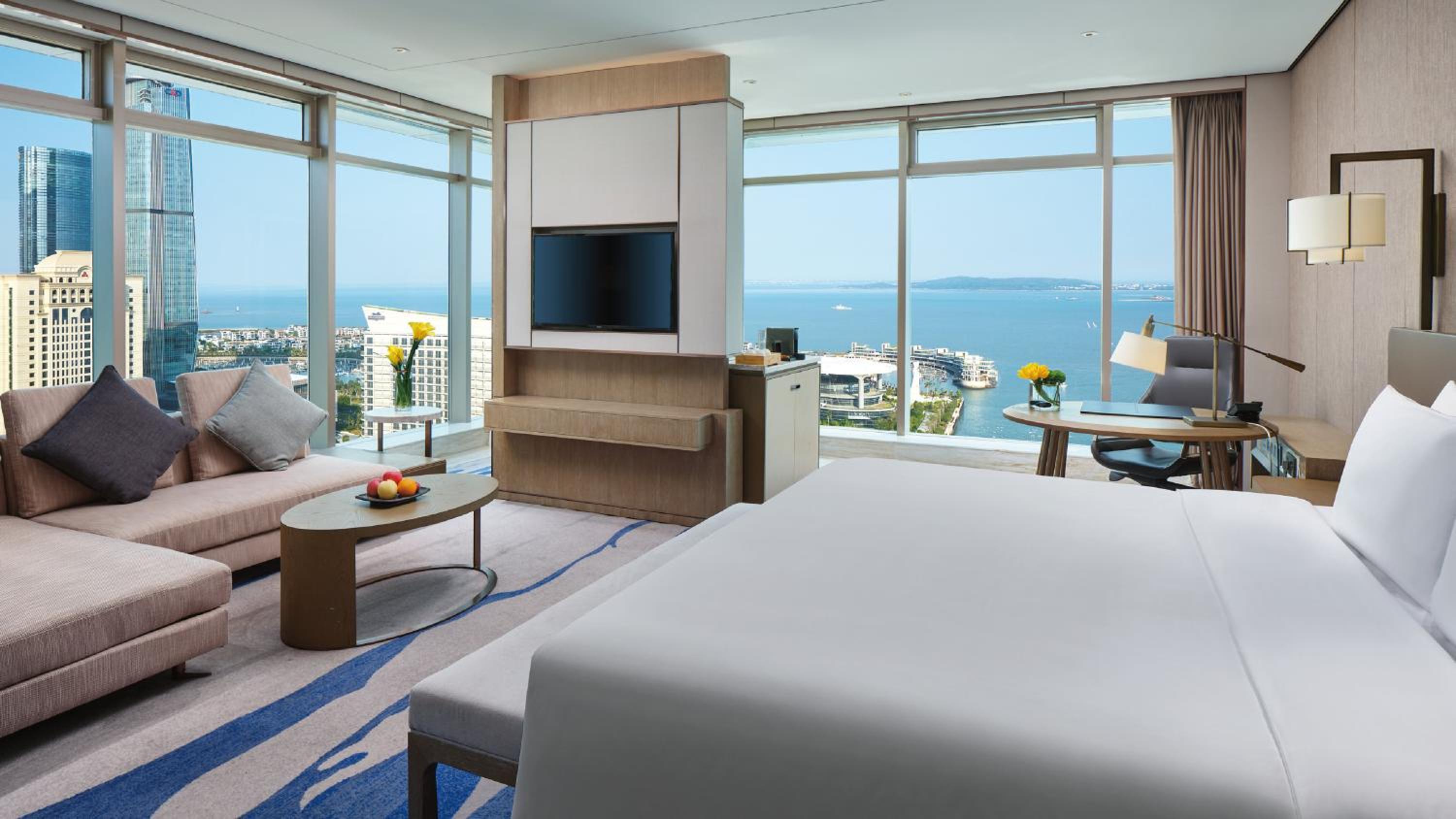 Premium King Room with Sea View and Club Lounge Access