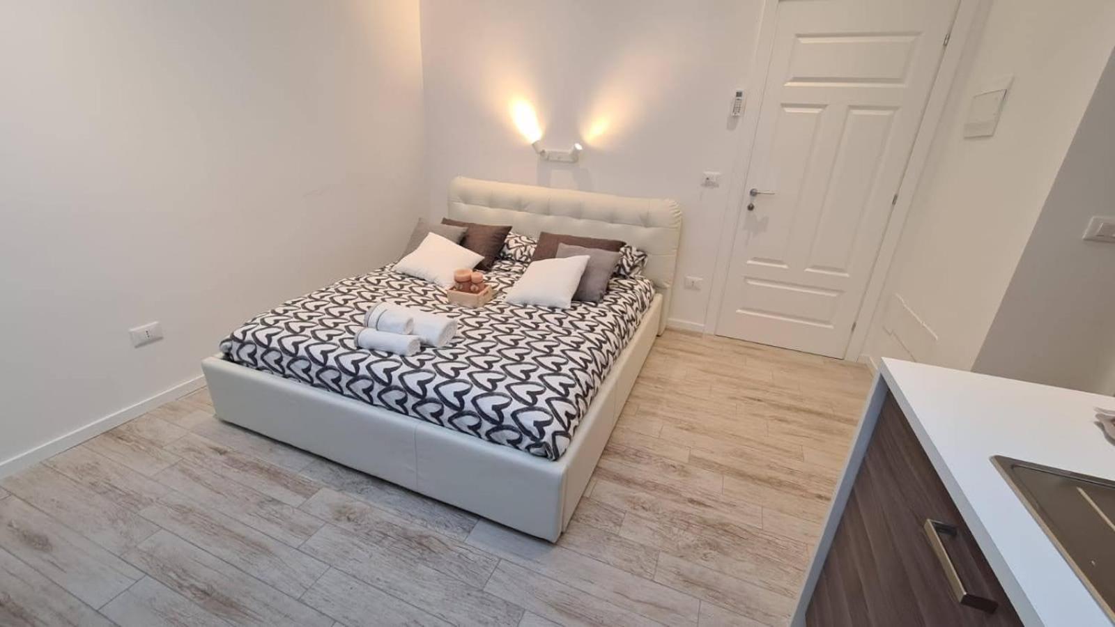 One-Bedroom Apartment - Photo 9